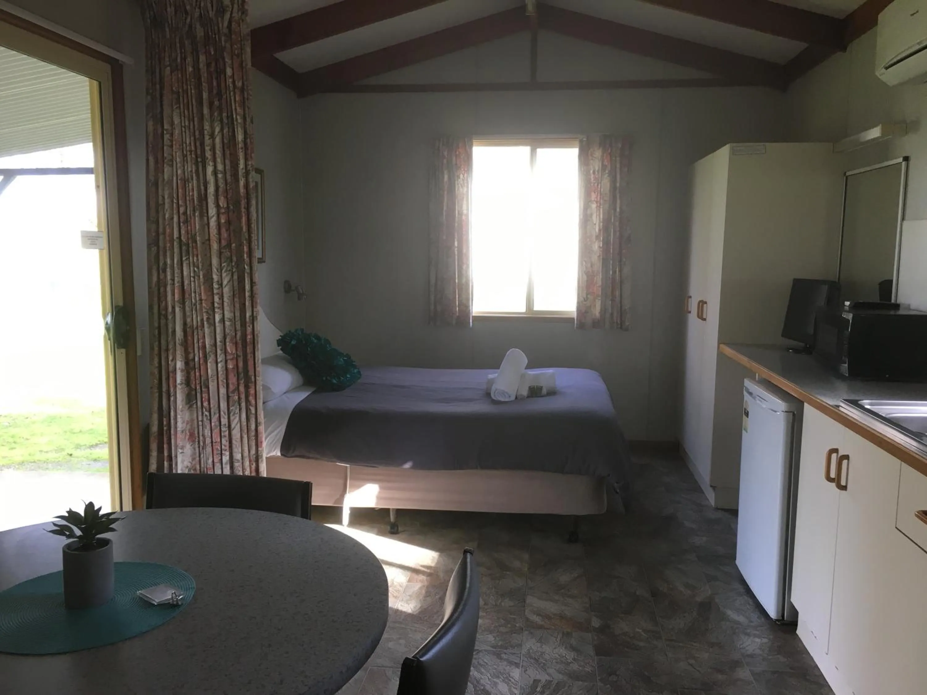 Chalet Ensuite  in Colac Colac Caravan Park