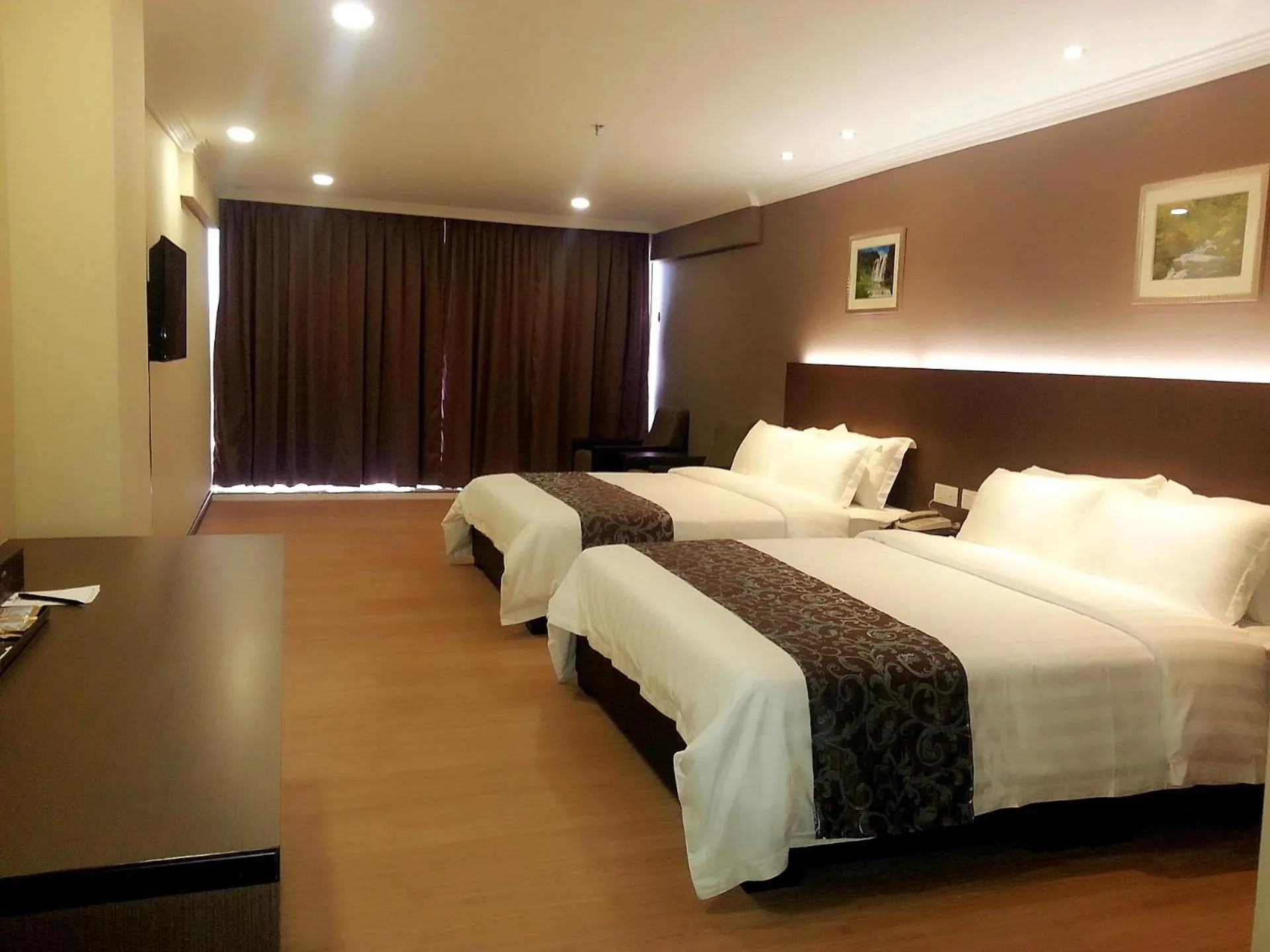 Shower, Bed in Hotel Anika Kluang