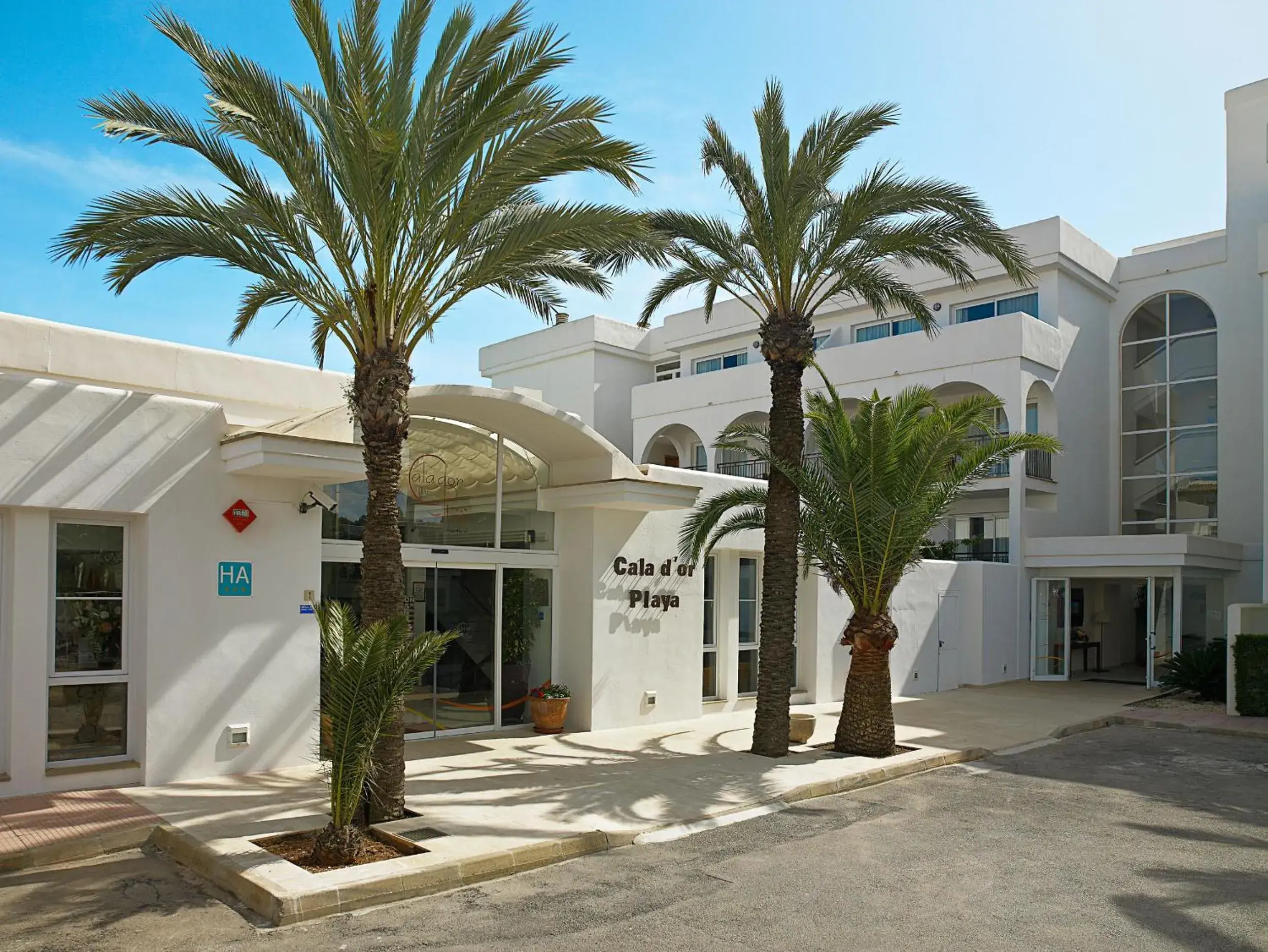 Facade/entrance in Apartamentos Cala d'Or Playa Facade/entrance in Apartamentos Cala d'Or Playa