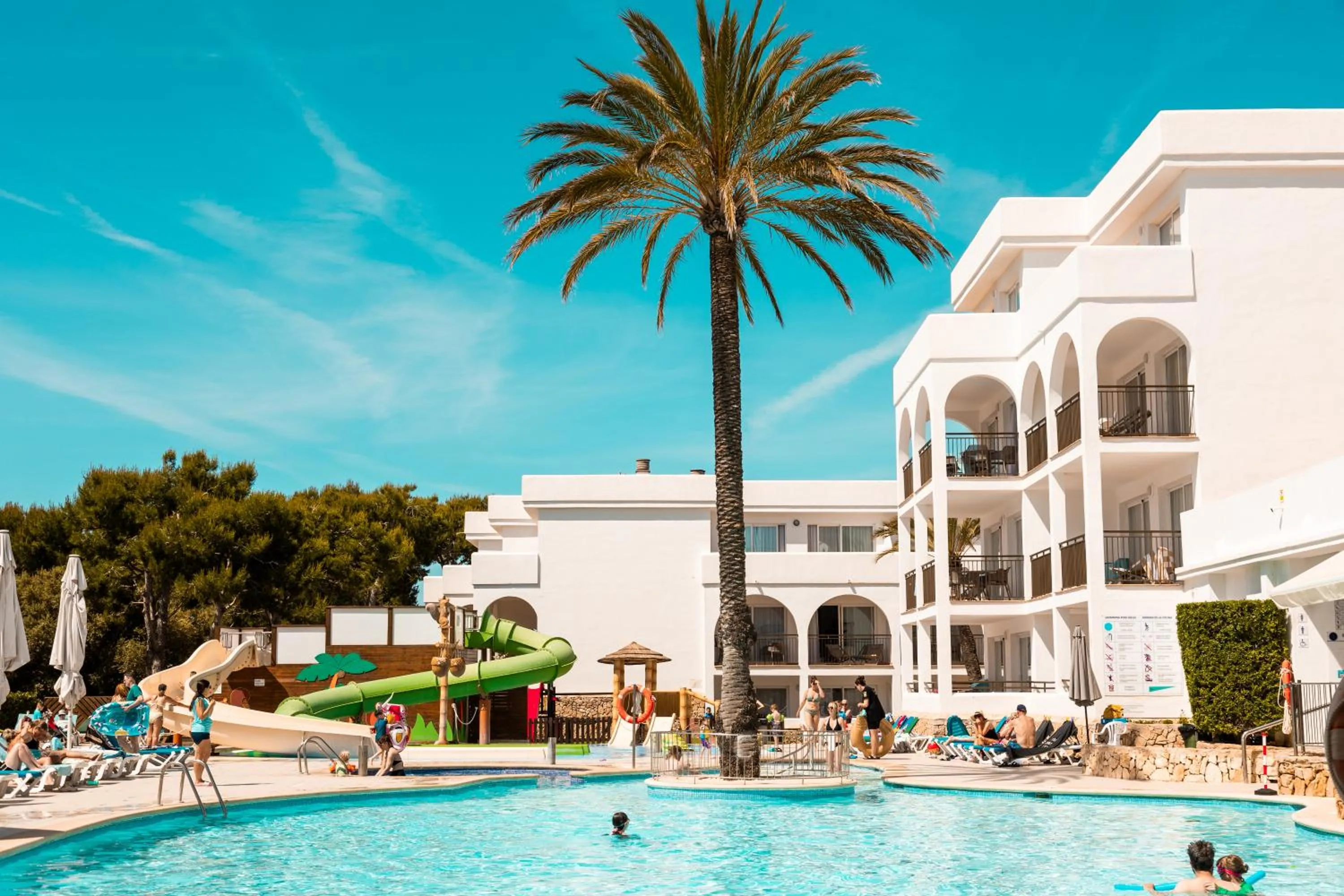 Pool view in Hotel Cala d'Or Playa