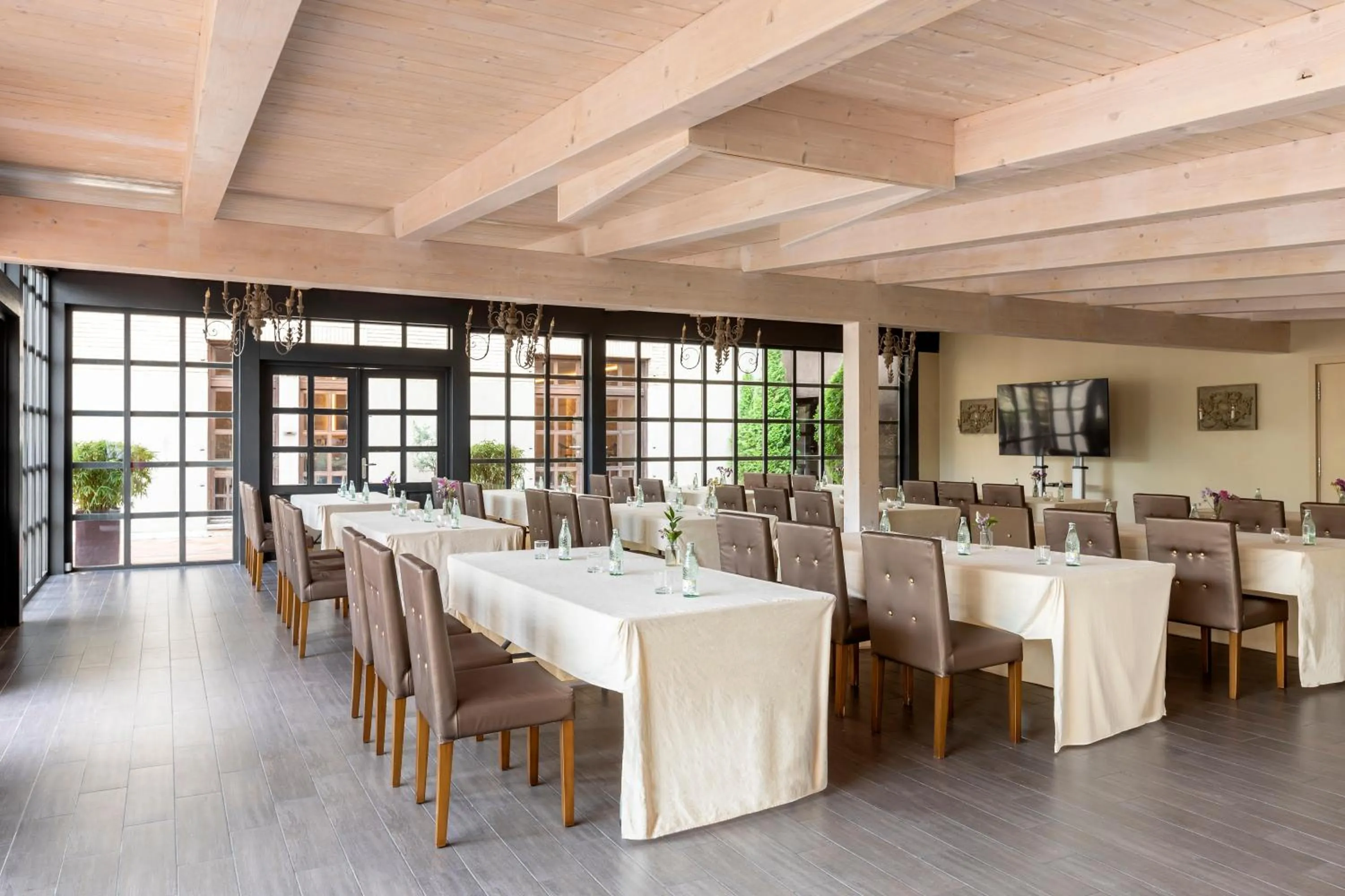 TV and multimedia in Pamplona Catedral Hotel