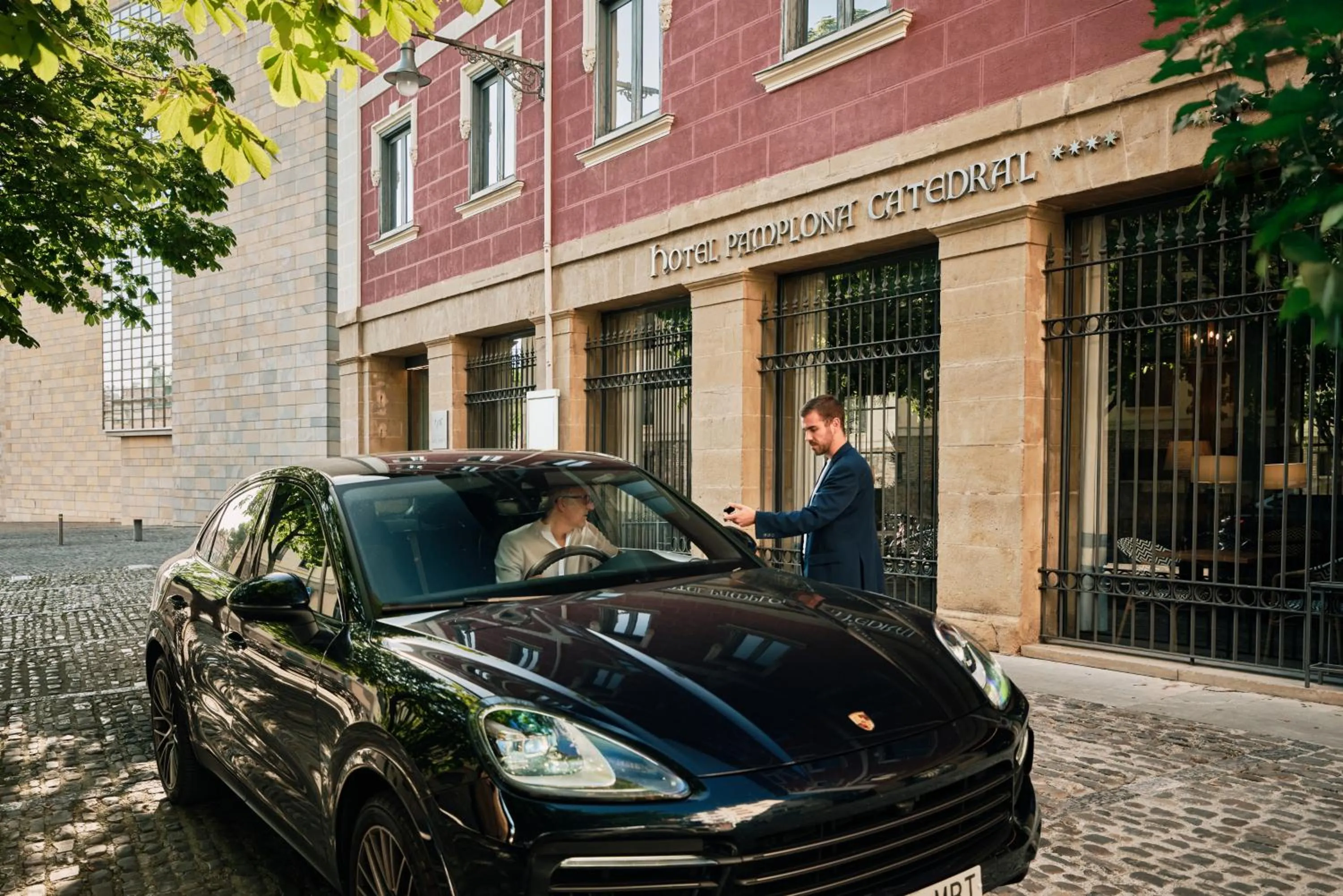 Parking in Pamplona Catedral Hotel