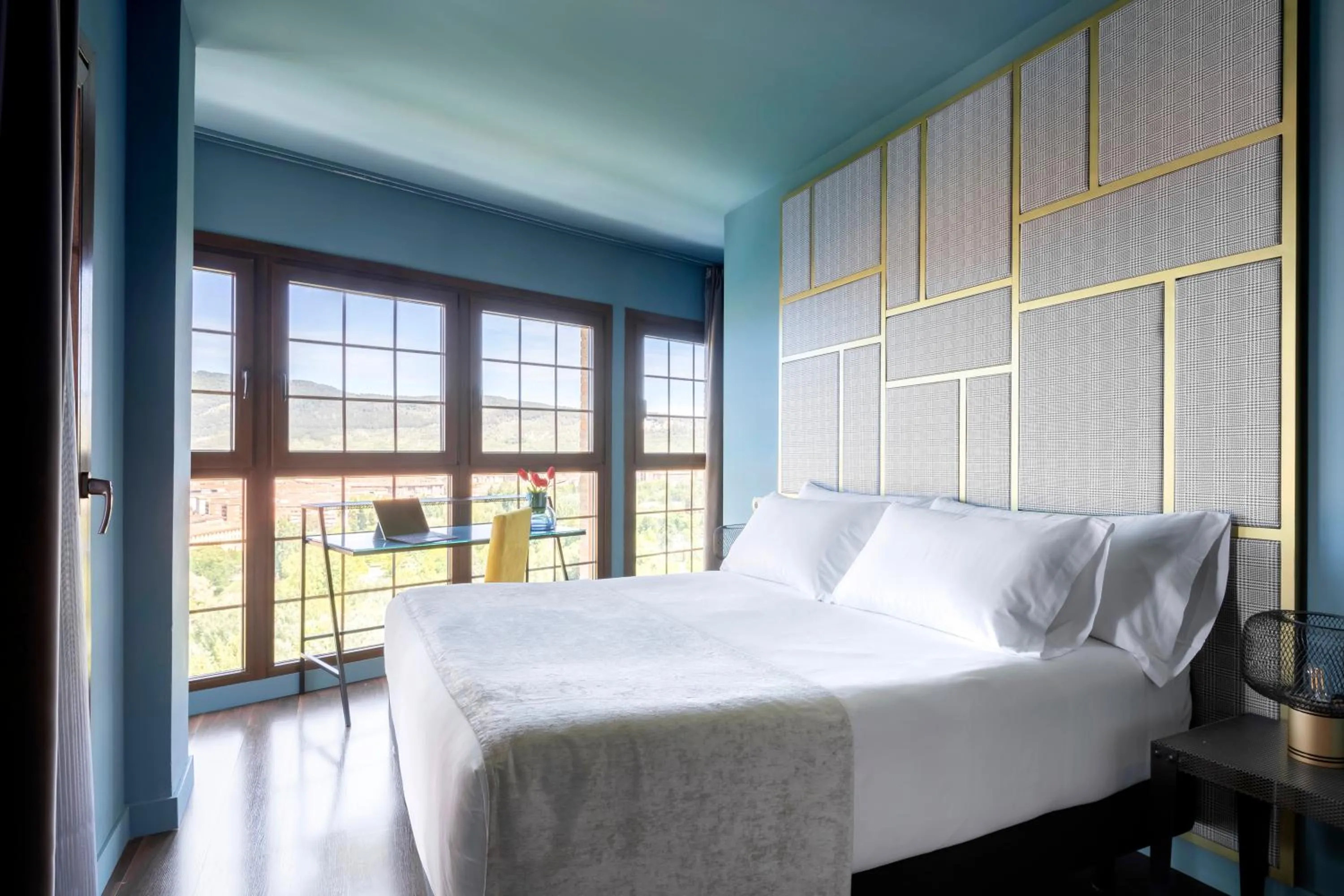 Bed in Pamplona Catedral Hotel