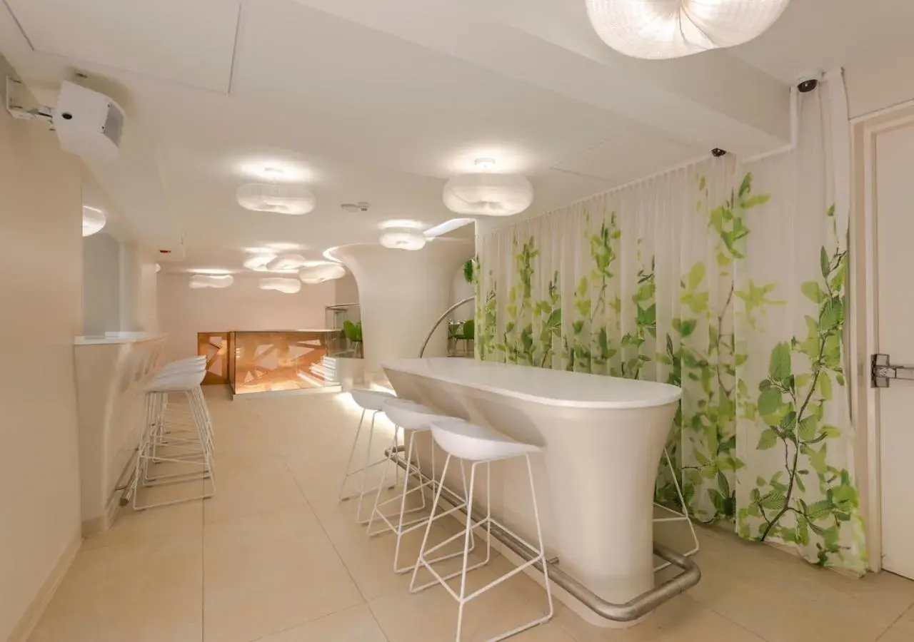 Restaurant/places to eat in 45 by Director Restaurant/places to eat in 45 by Director