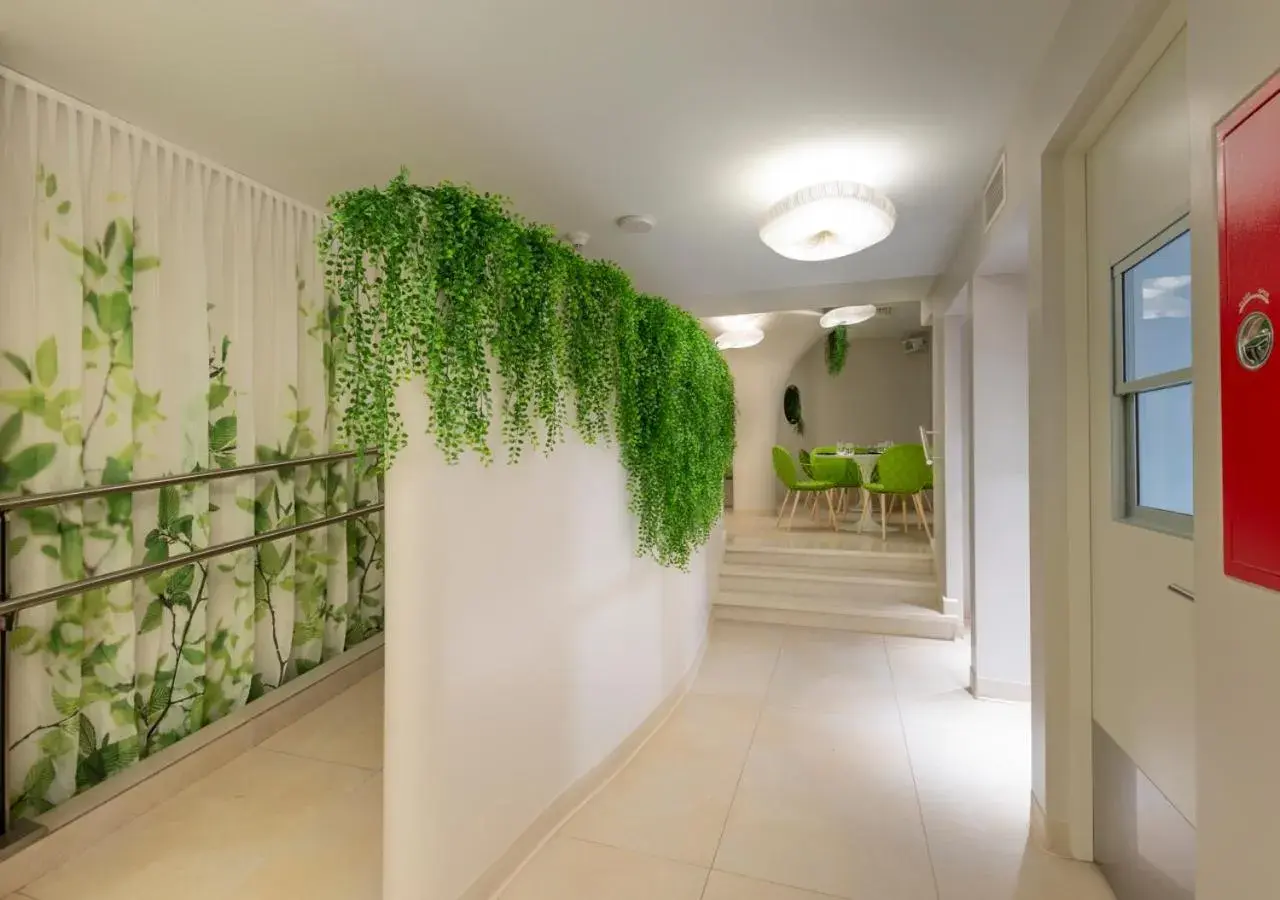 Restaurant/places to eat in 45 by Director Restaurant/places to eat in 45 by Director