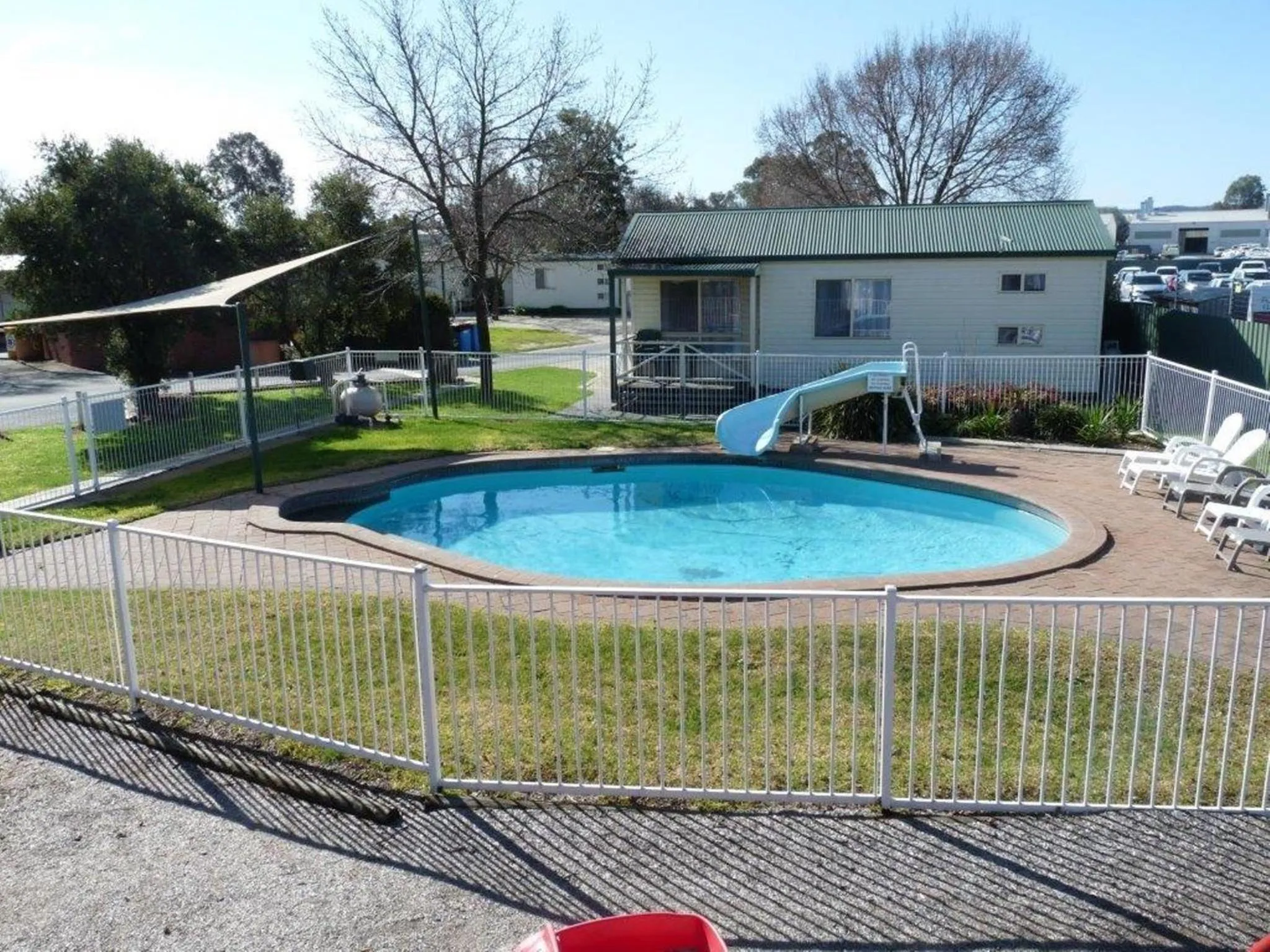 Swimming pool in Wodonga Caravan & Cabin Park