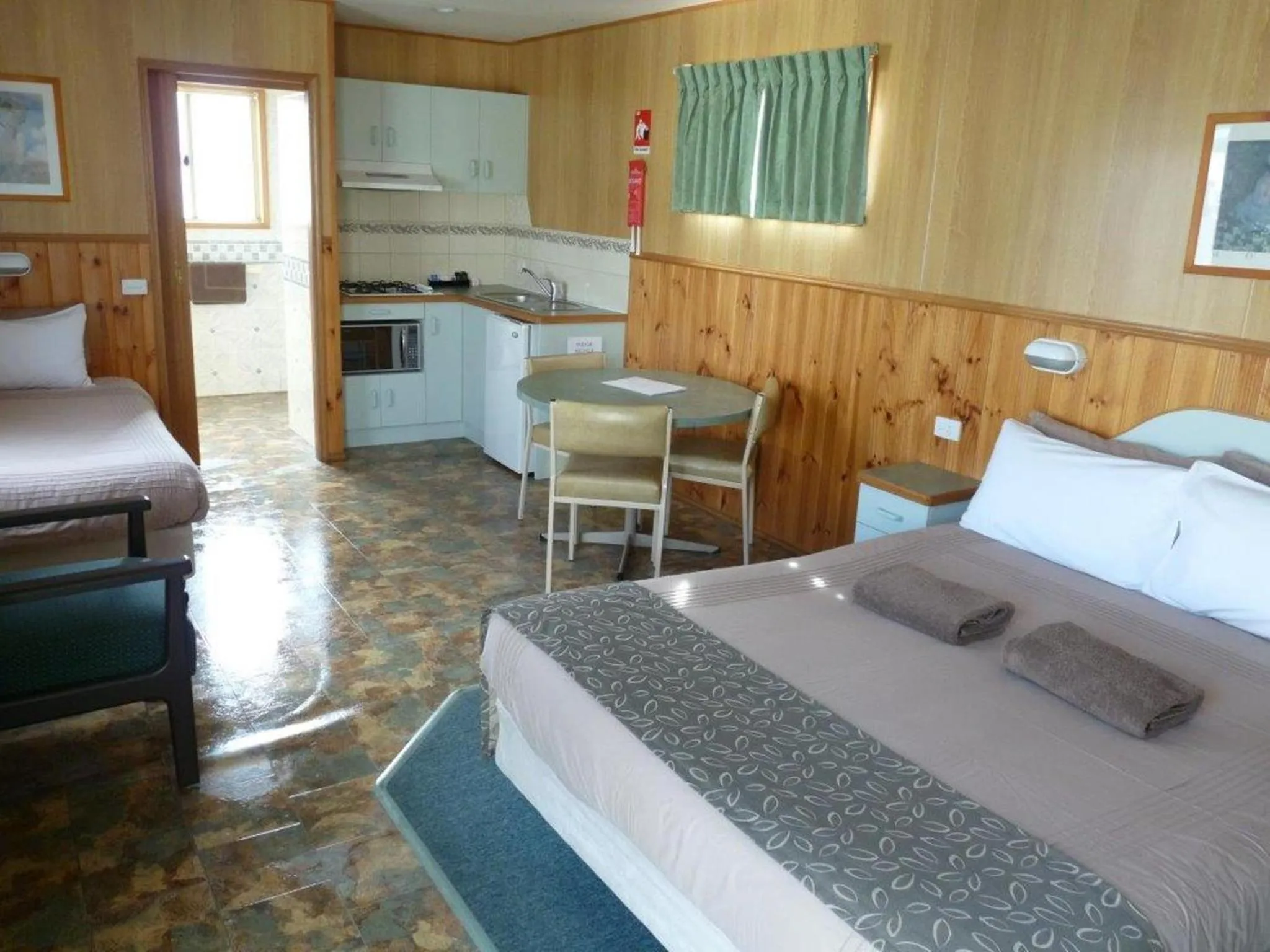 Photo of the whole room, Bed in Wodonga Caravan & Cabin Park