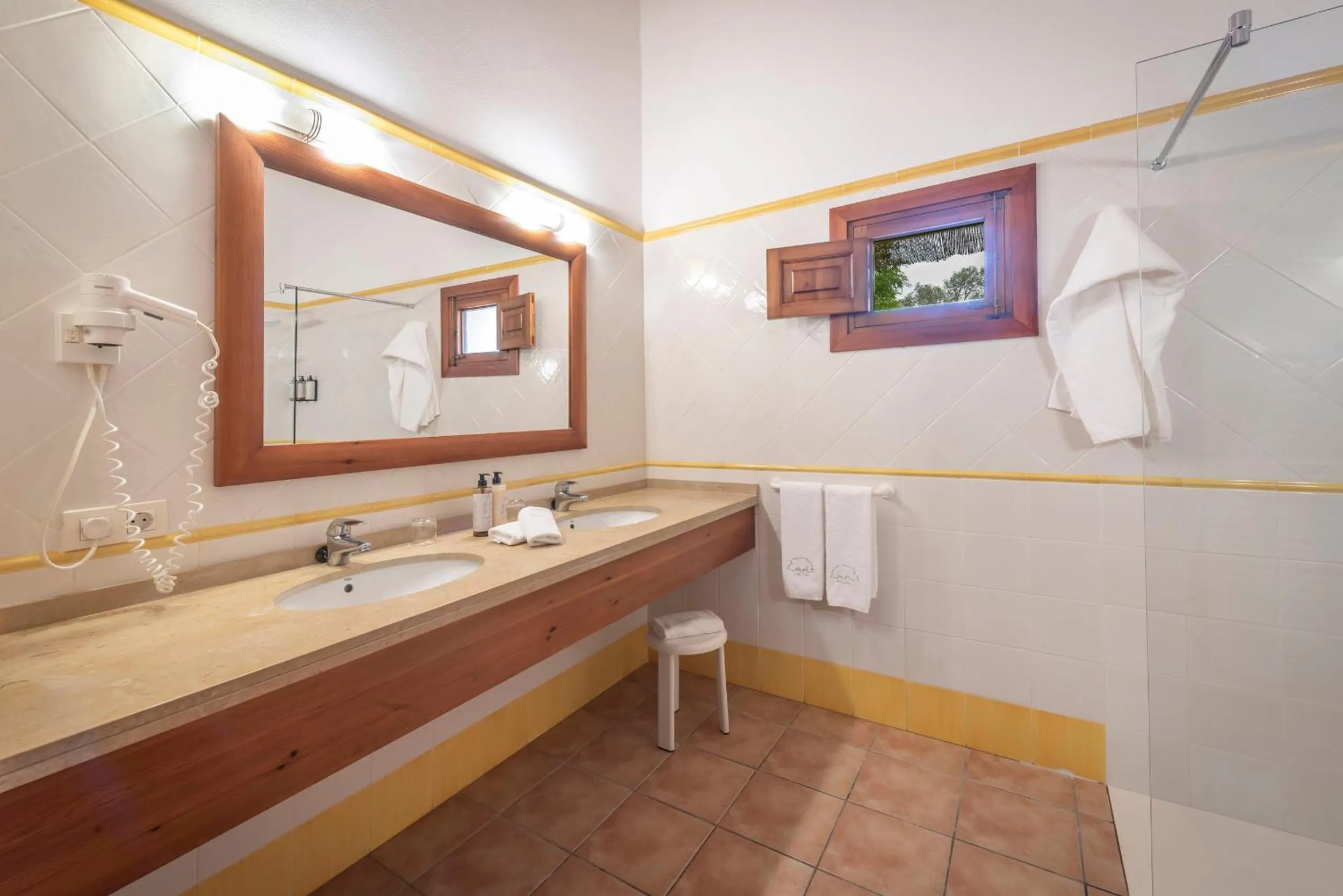 Bathroom in Finca Son Roig by Valentin