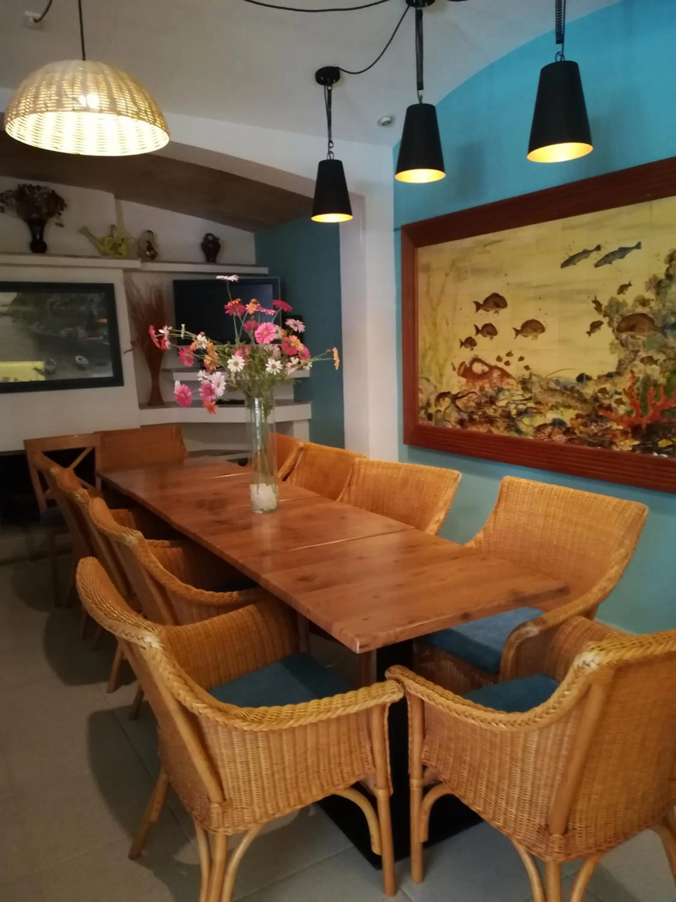 Communal lounge/ TV room in Hotel Tamariu