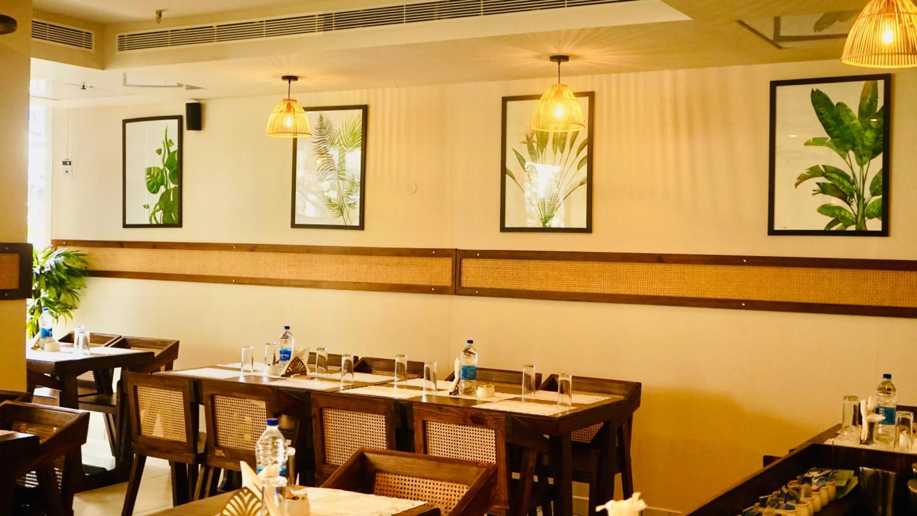 Restaurant/places to eat in KGA Elite Continental Hotel