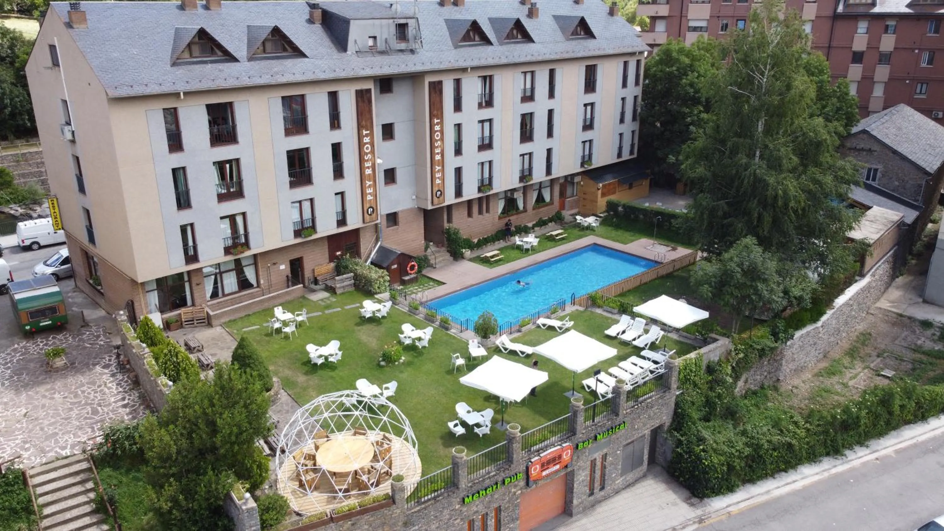 Property building in Pey Resort