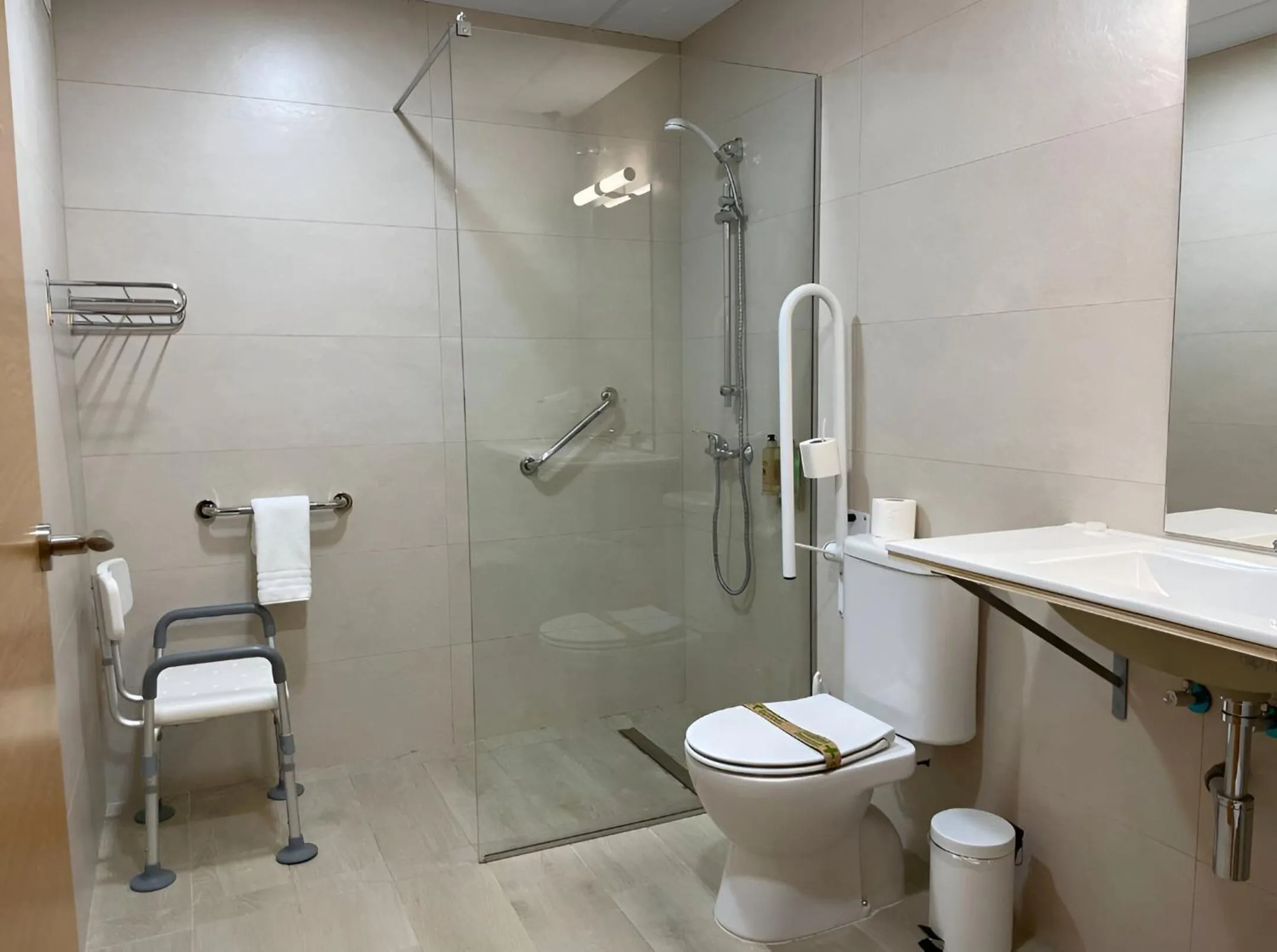 Shower in Pey Resort