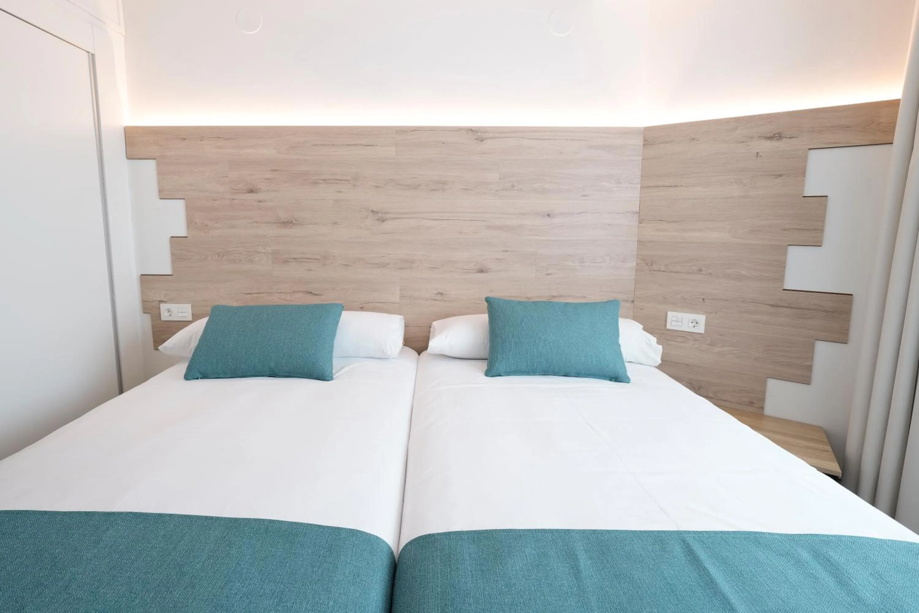 Photo of the whole room, Bed in Hotel VIDA Finisterre Centro