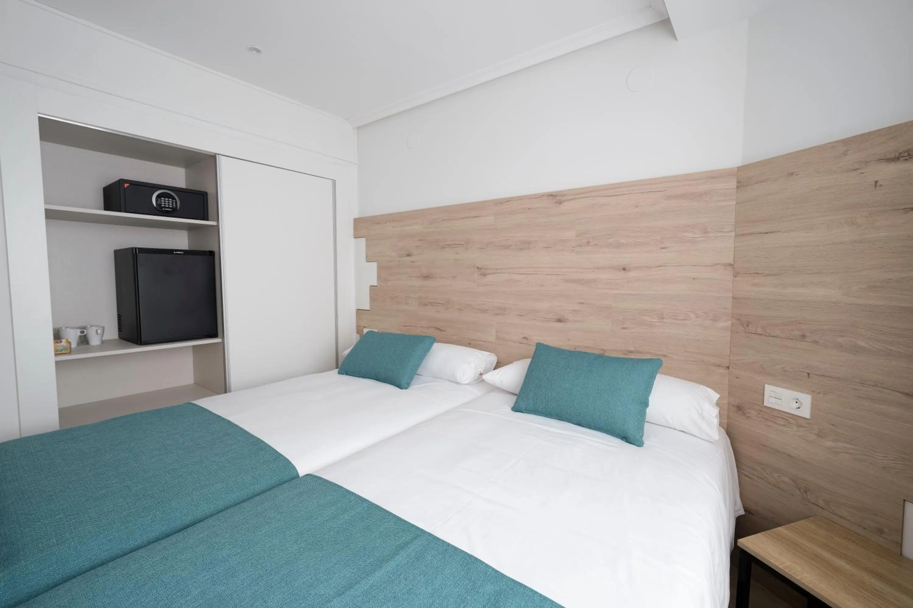 Photo of the whole room, Bed in Hotel VIDA Finisterre Centro