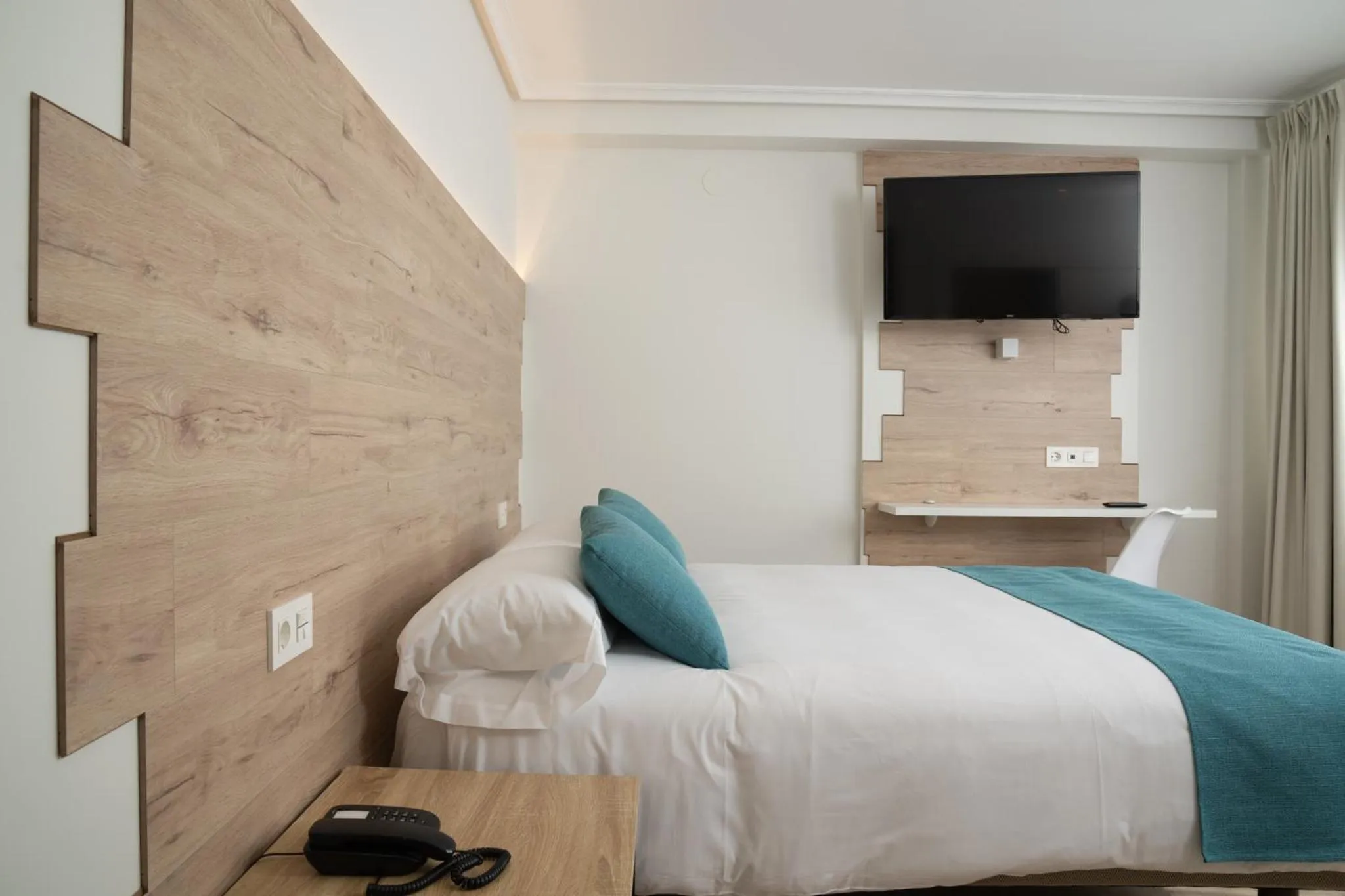 Photo of the whole room, Bed in Hotel VIDA Finisterre Centro