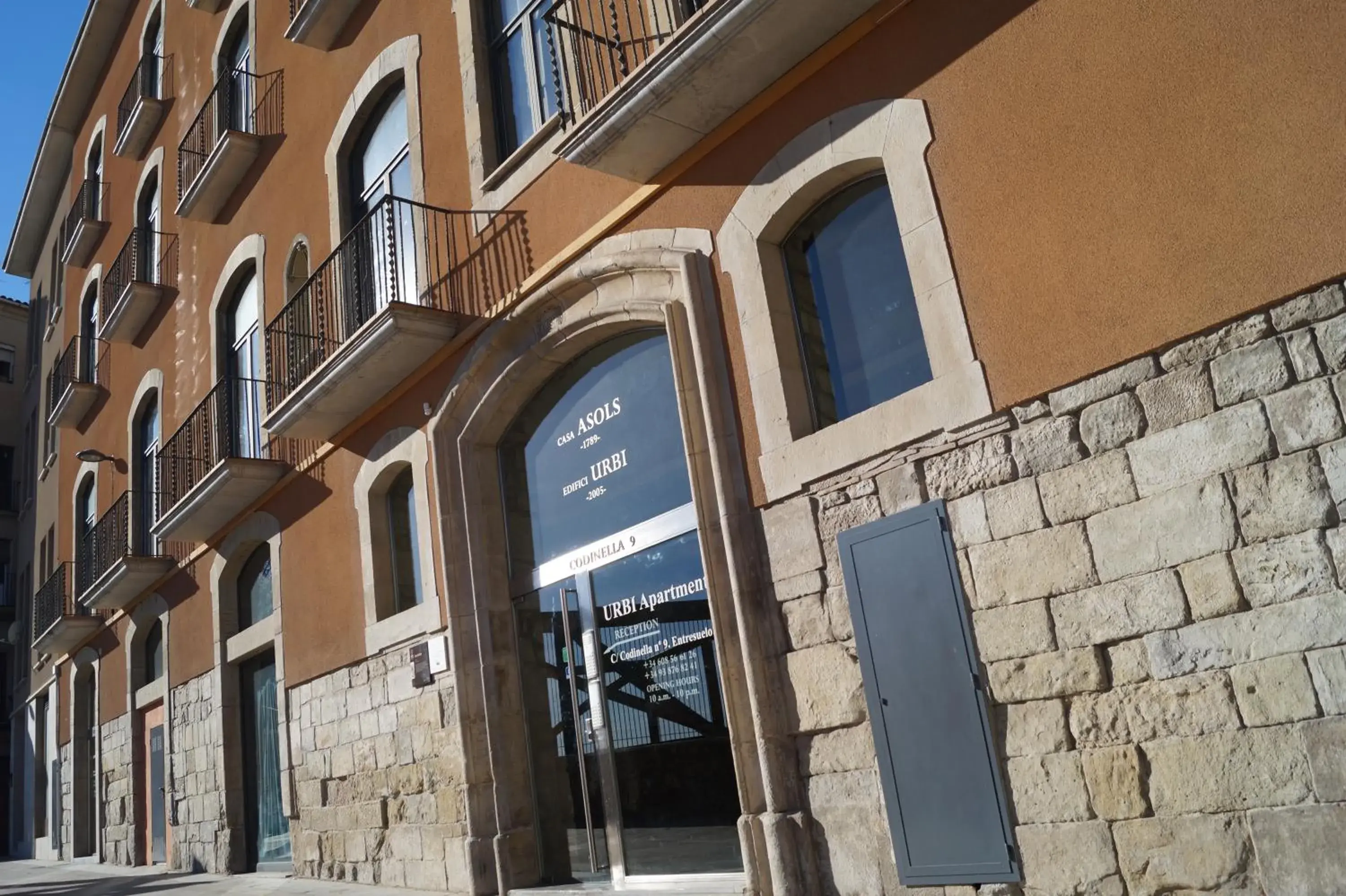 Property building in Urbi Apartments Property building in Urbi Apartments