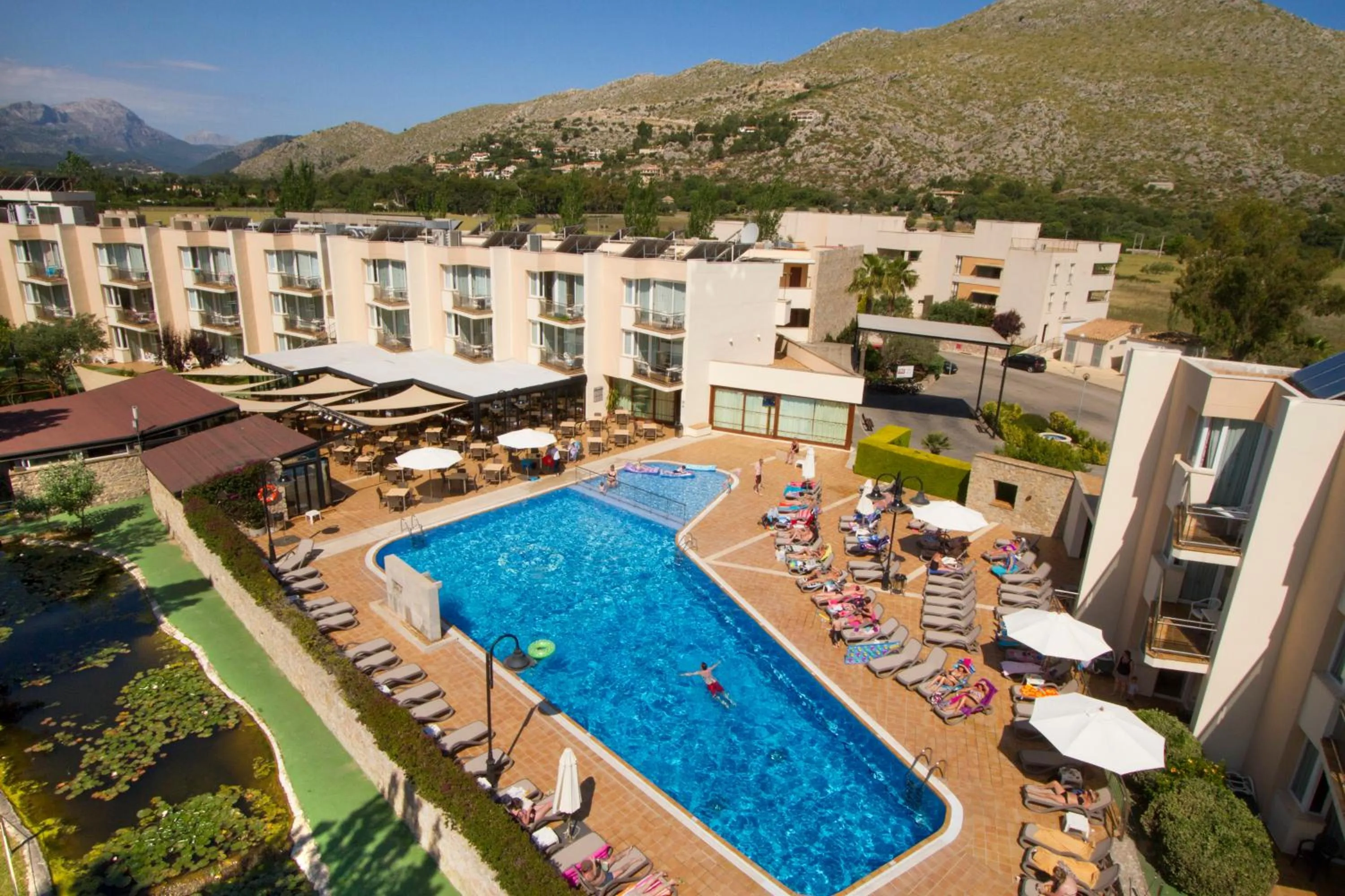 Swimming pool in Aparthotel Duva & Spa