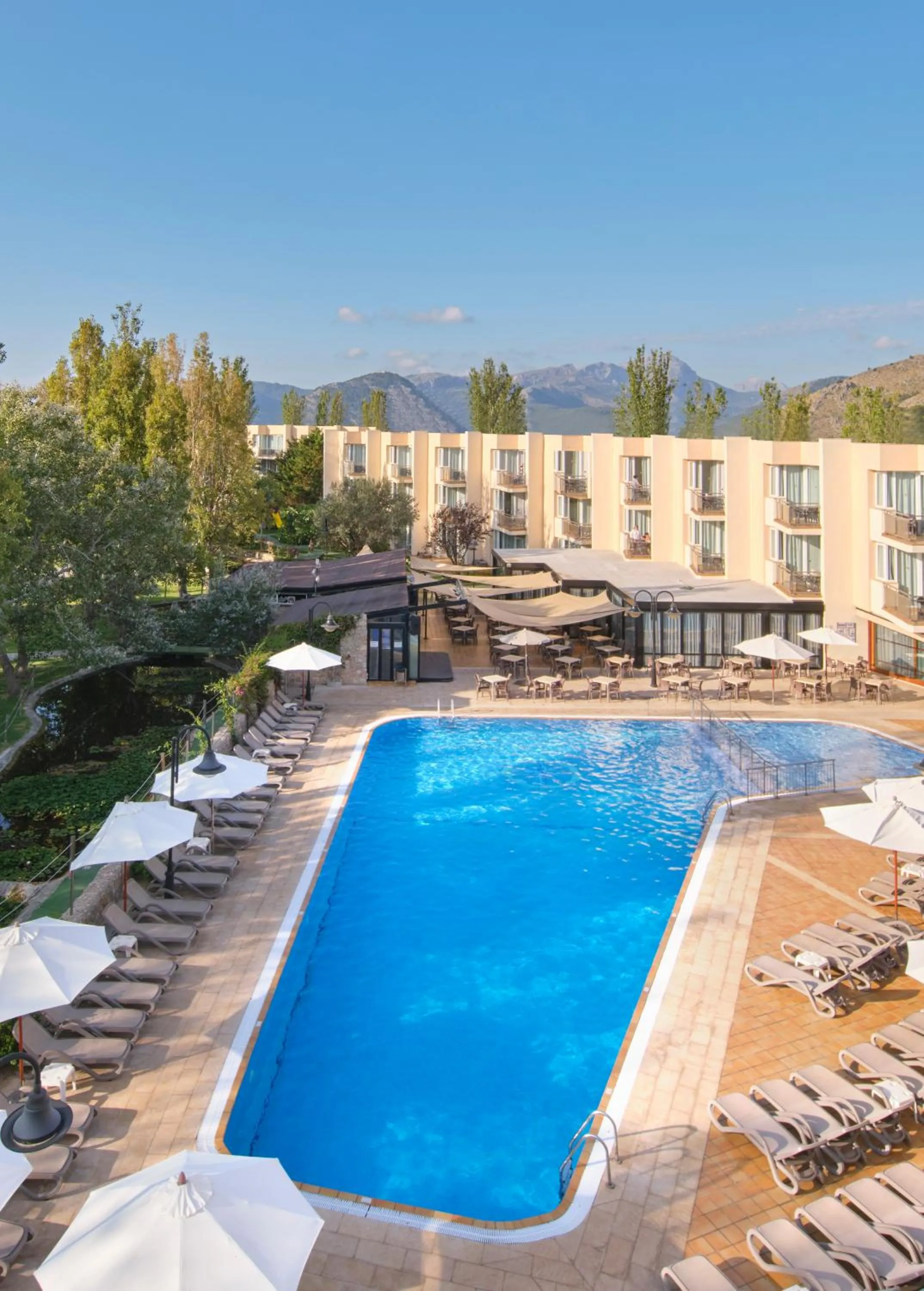 Pool view in Aparthotel Duva & Spa