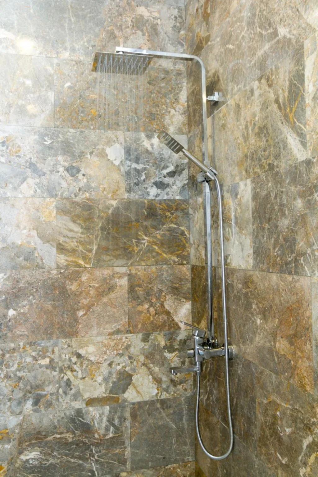 Shower in Horizon Homestay Hoi An