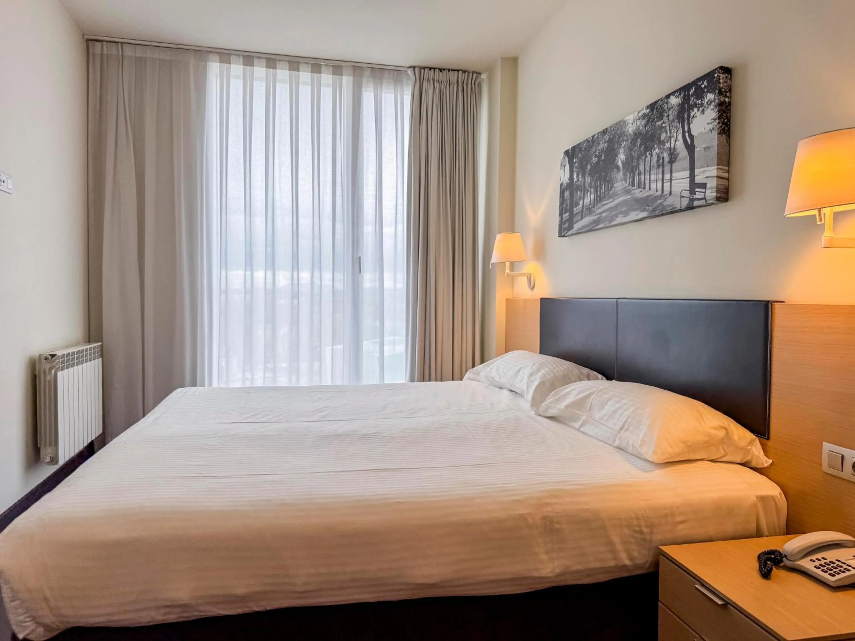 Bedroom, Bed in Hotel Jardines de Uleta Suites