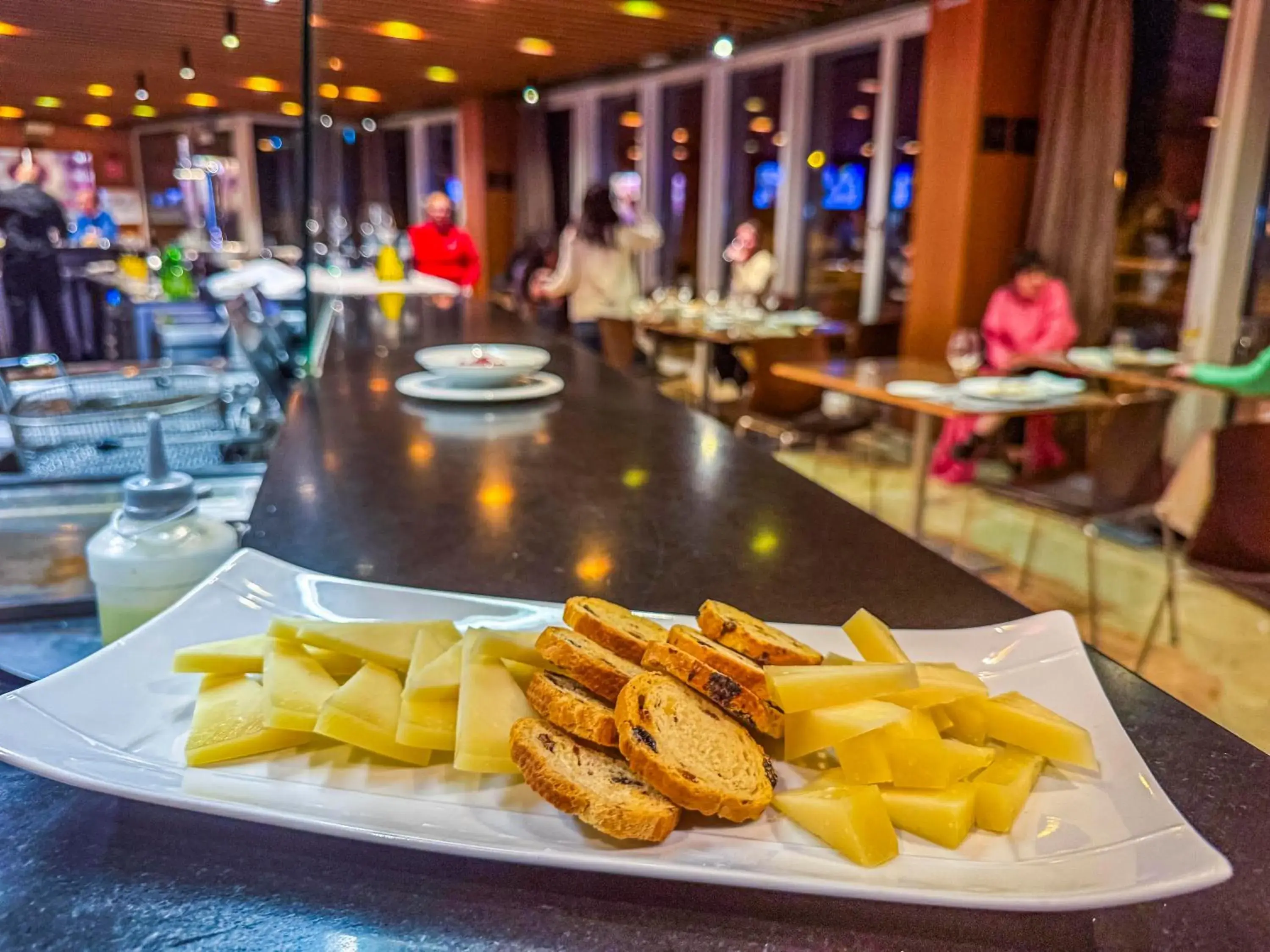 Restaurant/places to eat in Hotel Jardines de Uleta Suites Restaurant/places to eat in Hotel Jardines de Uleta Suites