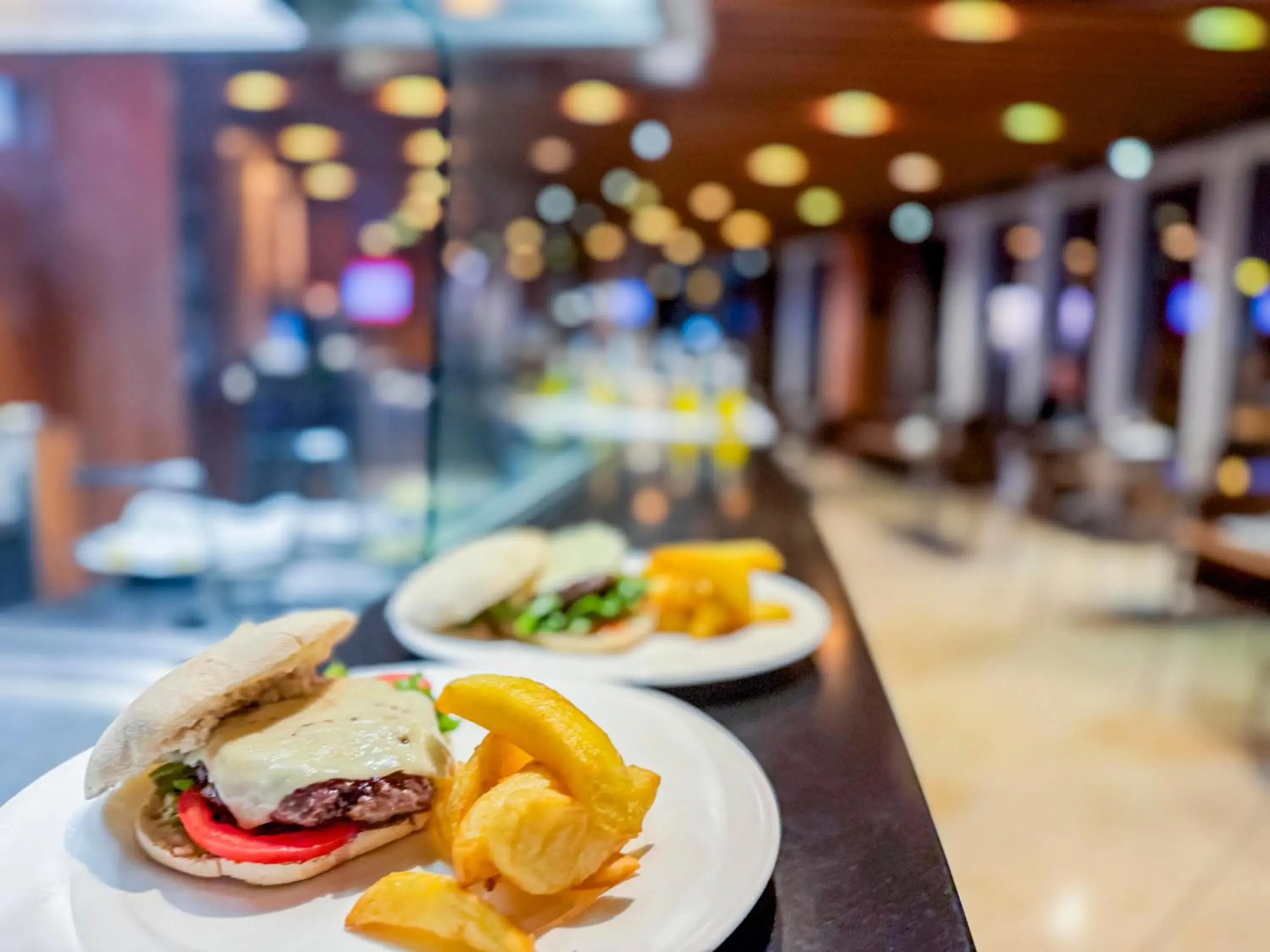 Restaurant/places to eat in Hotel Jardines de Uleta Suites Restaurant/places to eat in Hotel Jardines de Uleta Suites