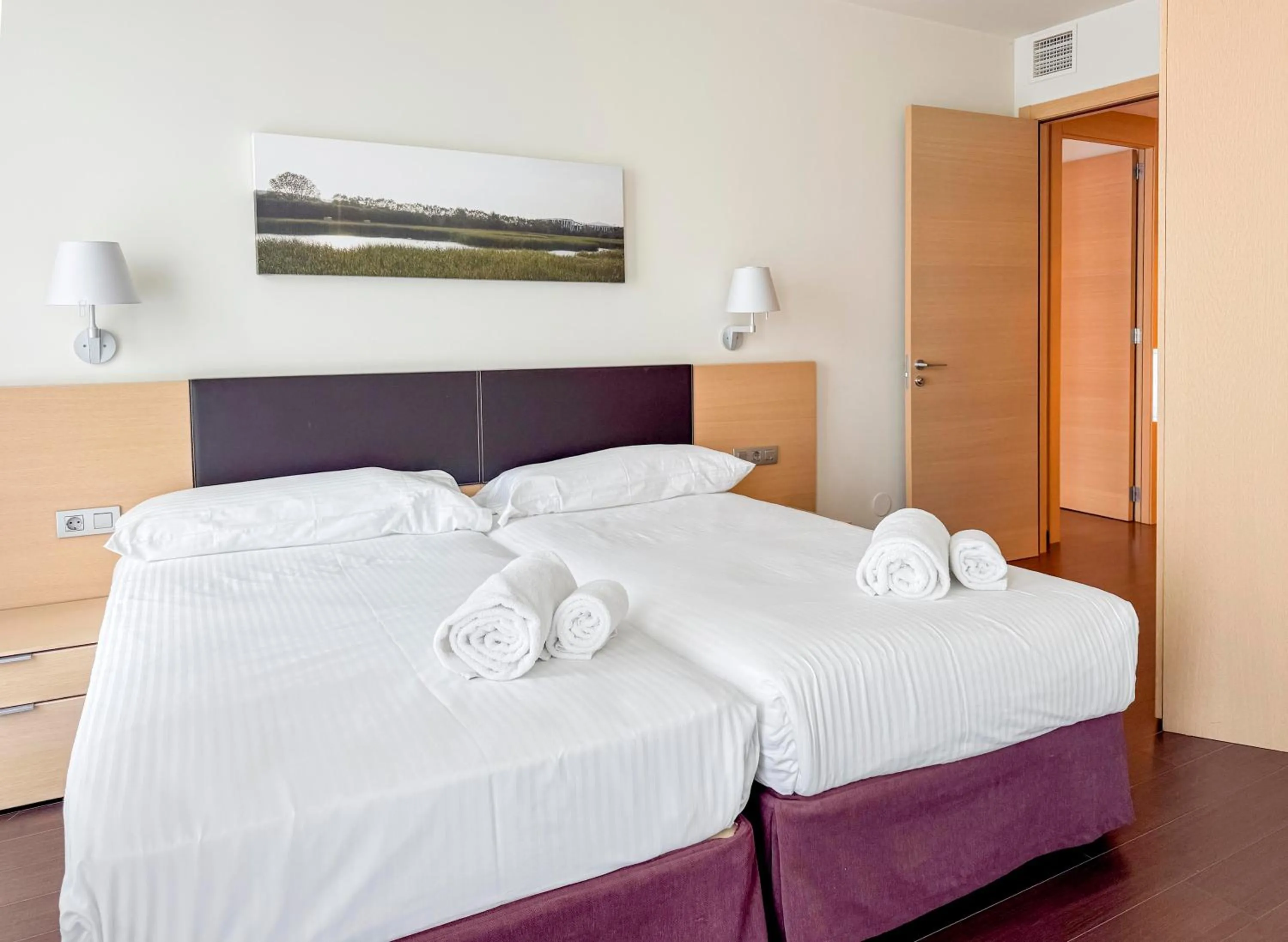 Bed in Hotel Jardines de Uleta Suites