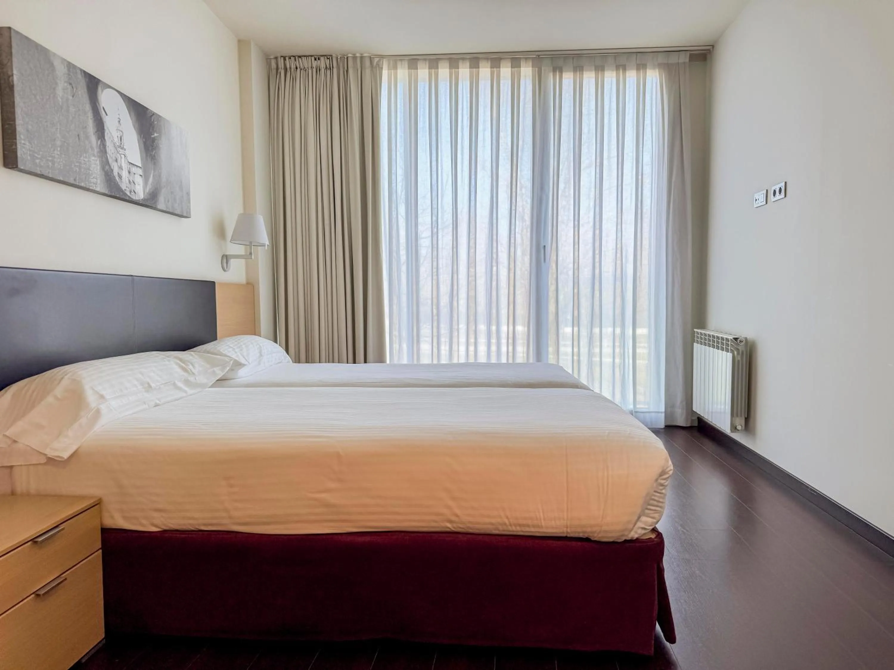 Bedroom, Bed in Hotel Jardines de Uleta Suites