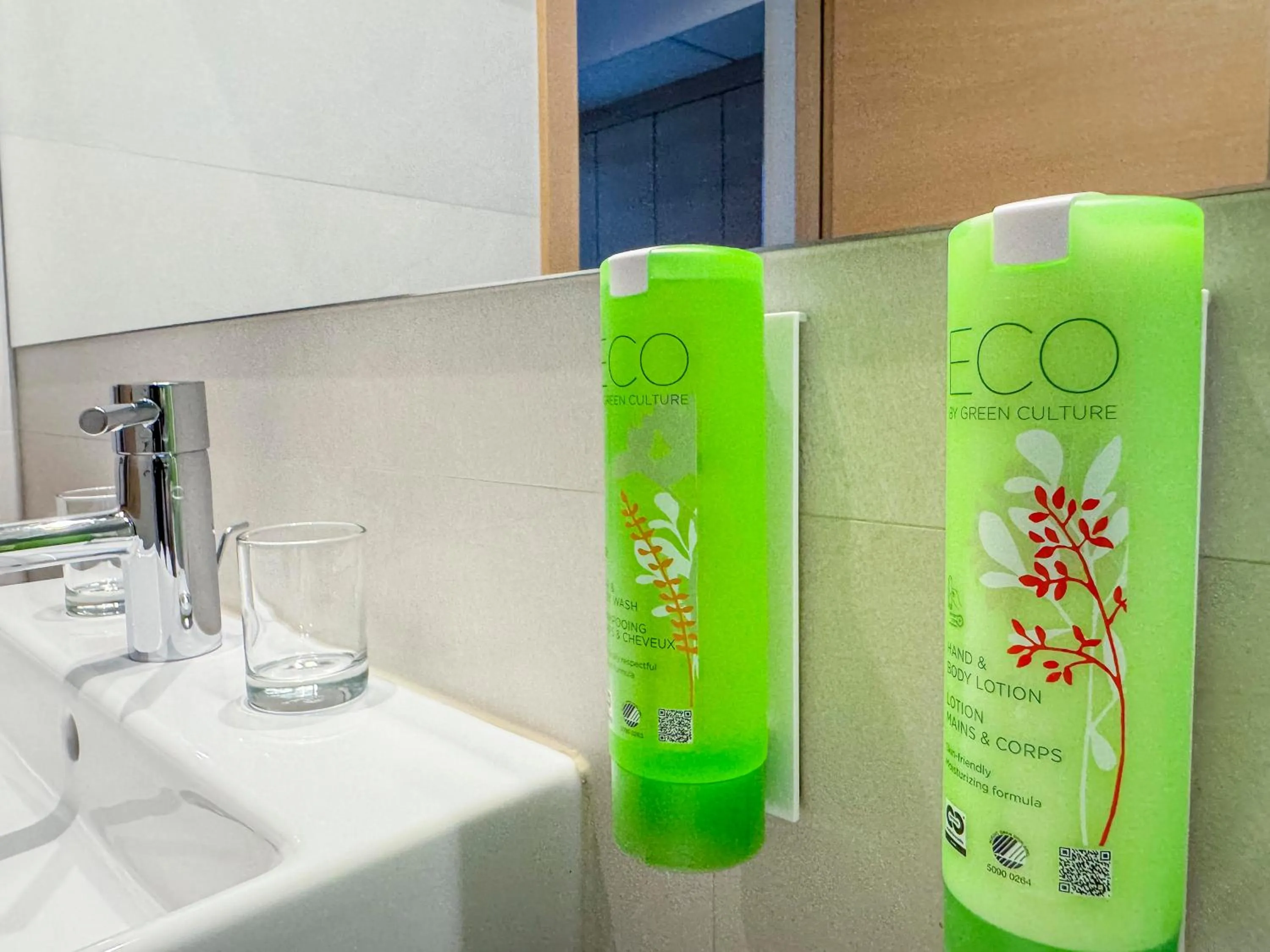 Bathroom in Hotel Jardines de Uleta Suites