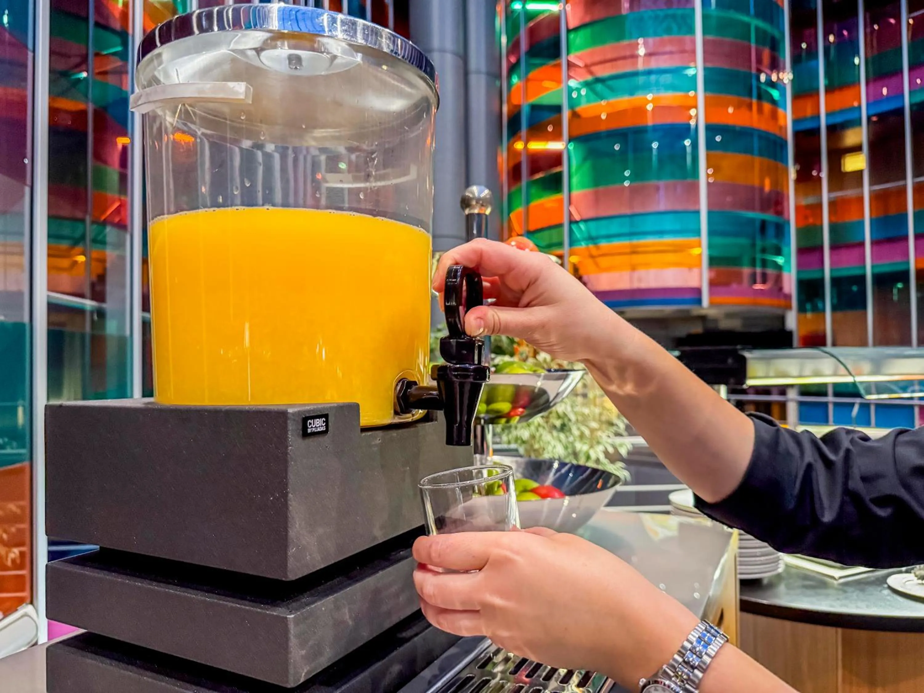 Food and drinks in Hotel Jardines de Uleta Suites