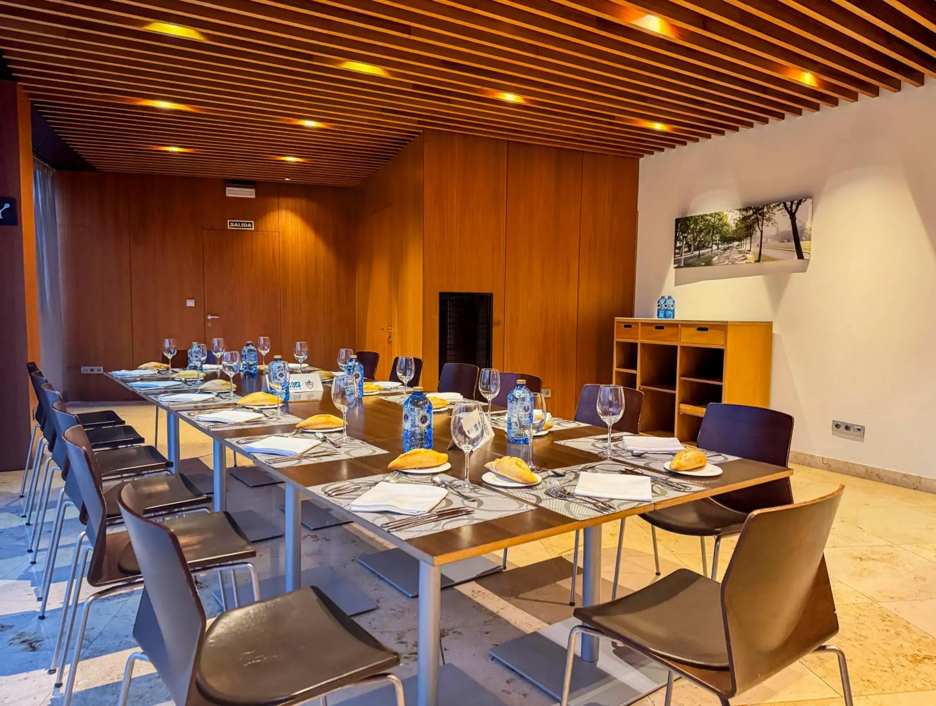 Lounge or bar in Hotel Jardines de Uleta Suites Lounge or bar in Hotel Jardines de Uleta Suites