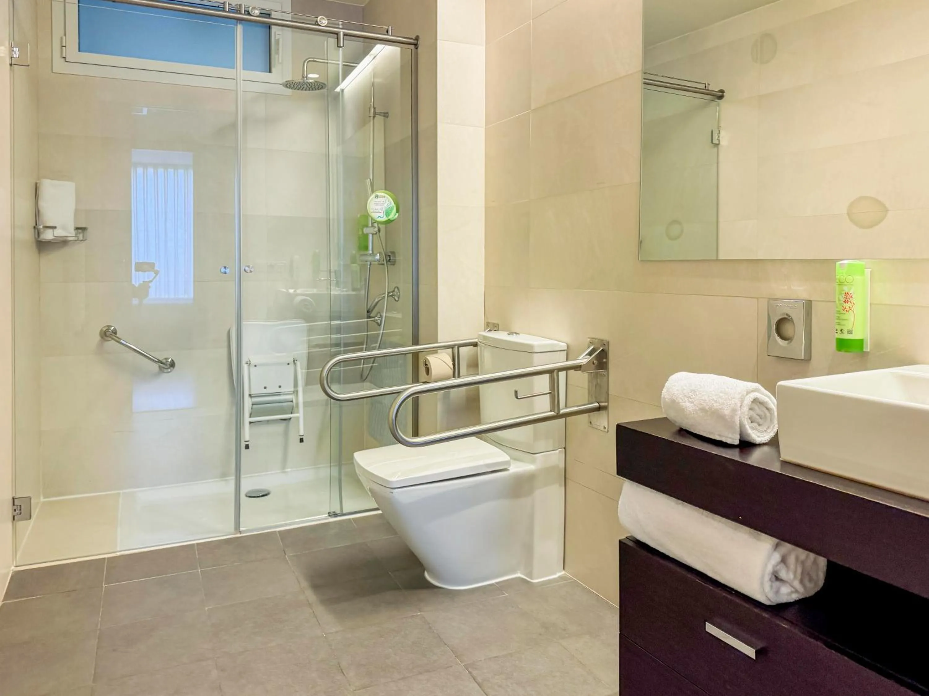 acessibility in Hotel Jardines de Uleta Suites