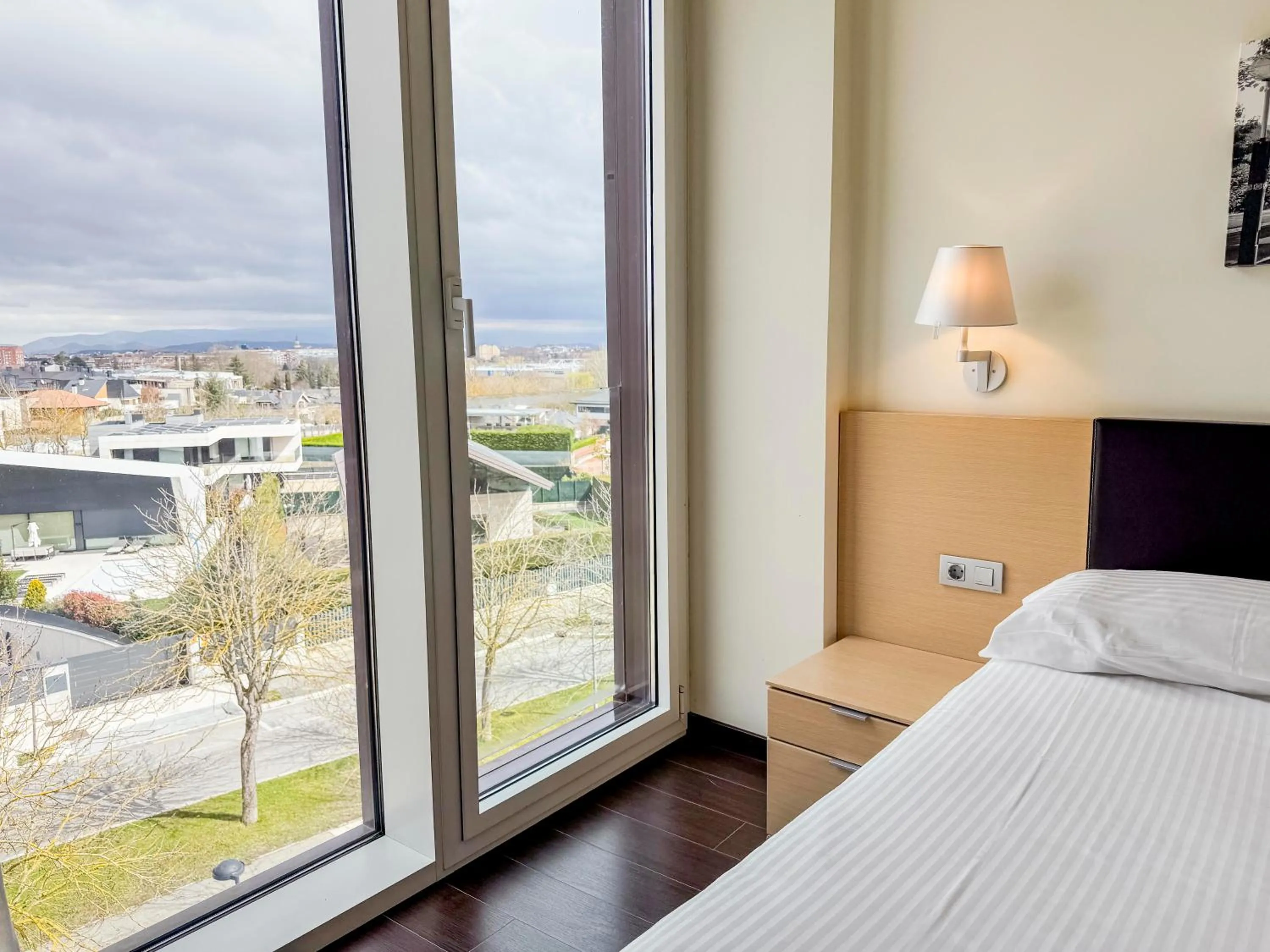 City view, Bed in Hotel Jardines de Uleta Suites