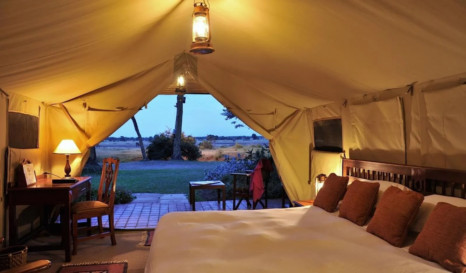Bedroom, Bed in Sweetwaters Serena Camp