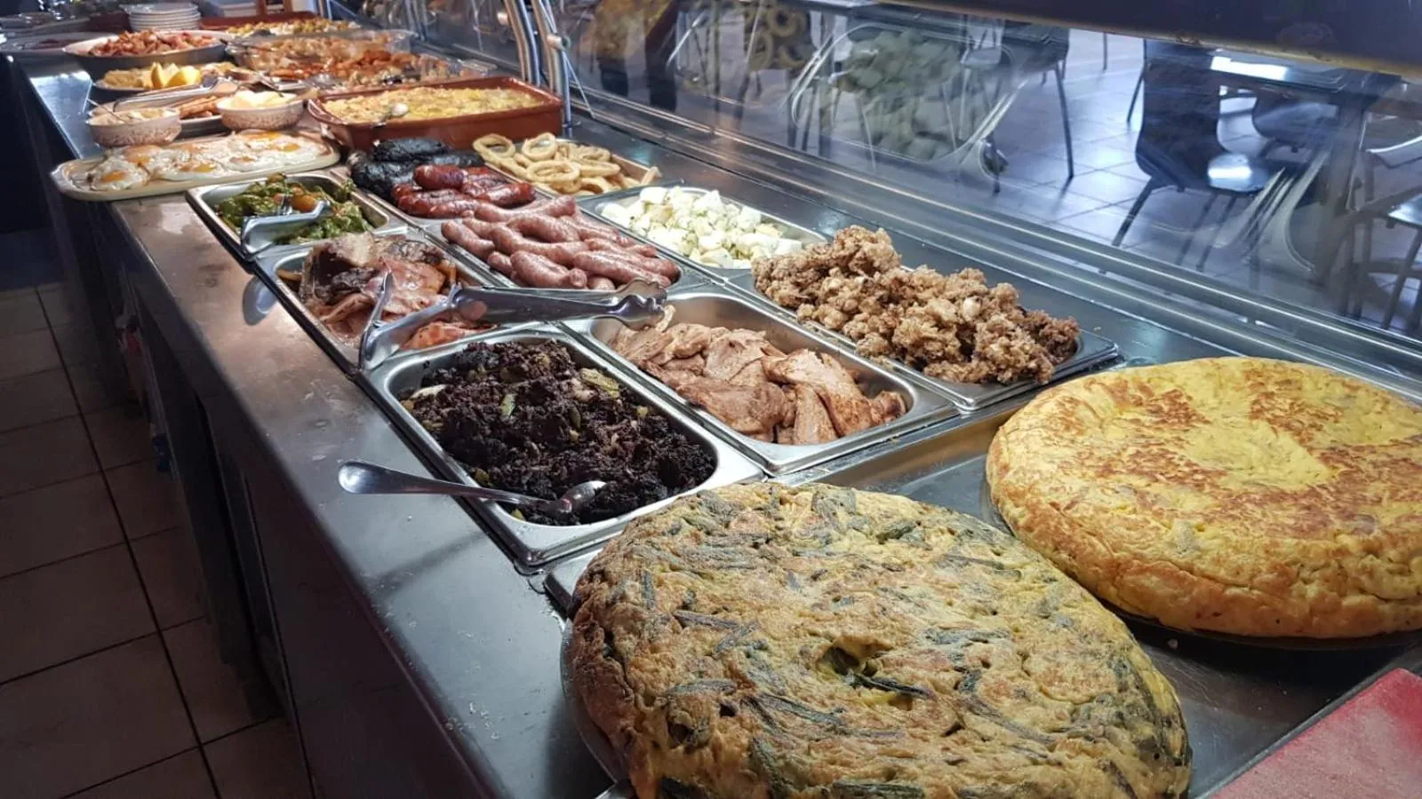 Restaurant/places to eat in Hotel Puerta de la Serrania