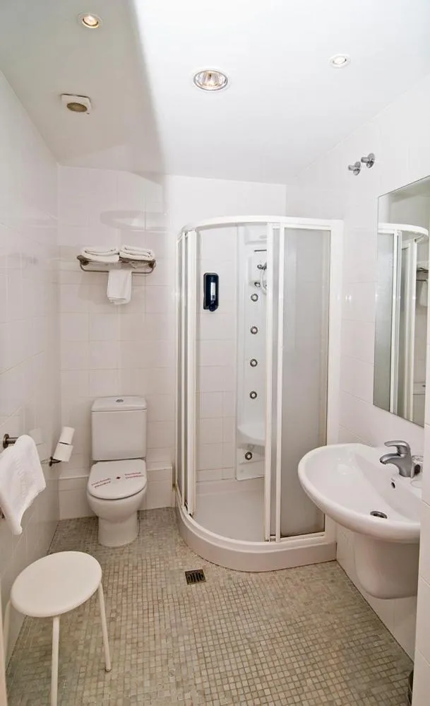 Bathroom in Hotel Puerta de la Serrania