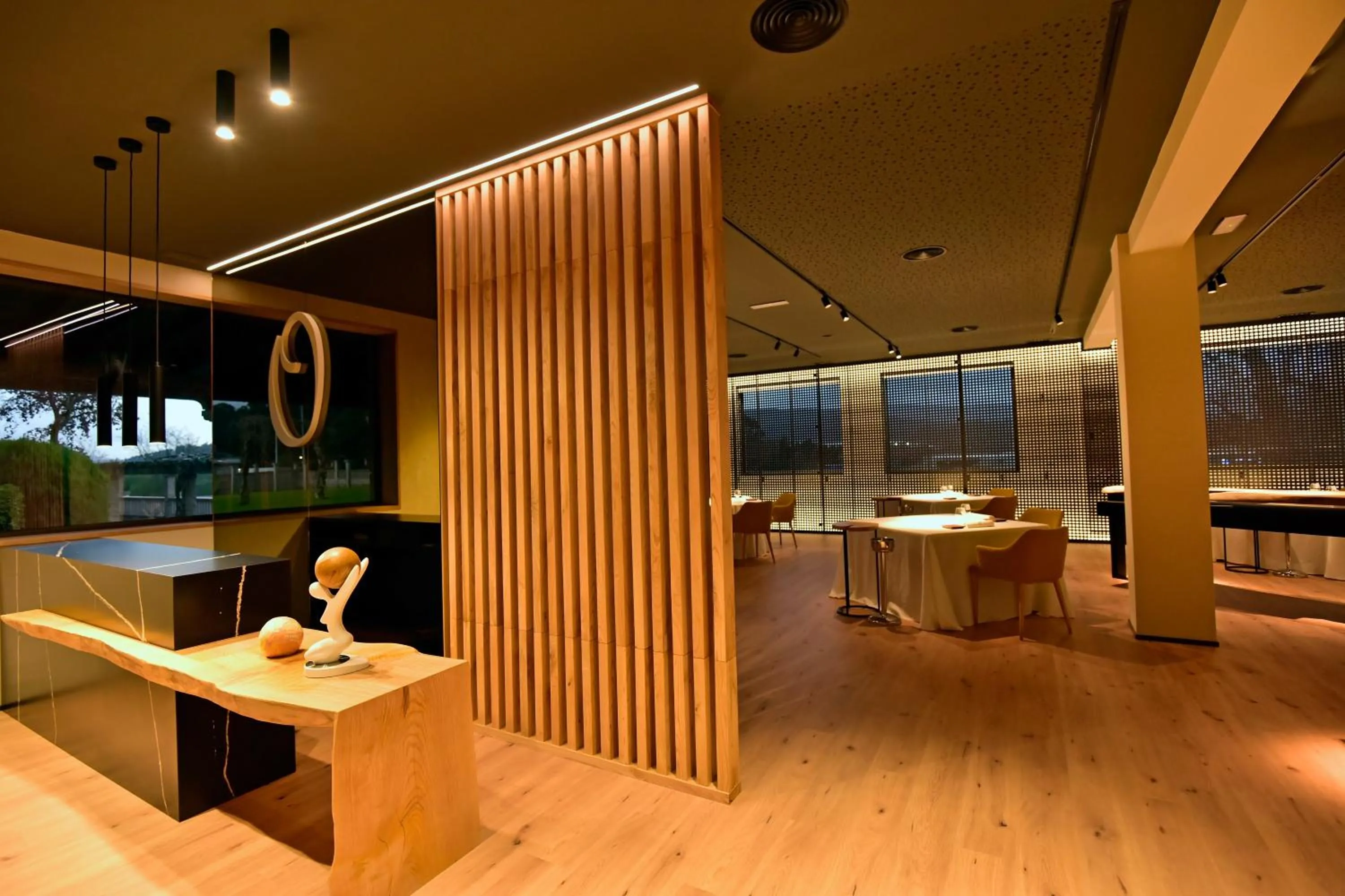 Restaurant/places to eat in Hotel Scala