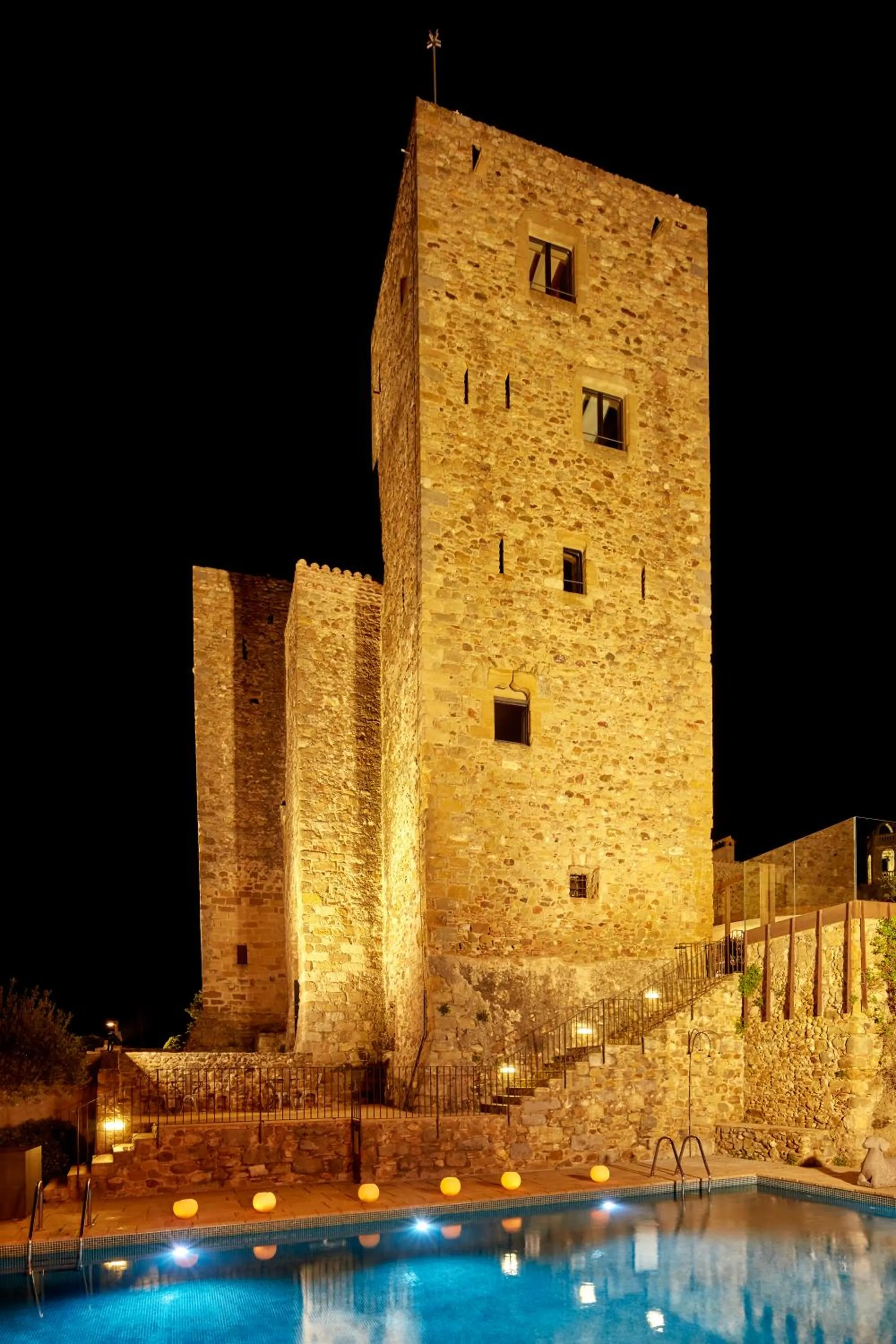 Swimming pool in Hotel Castell d'Emporda