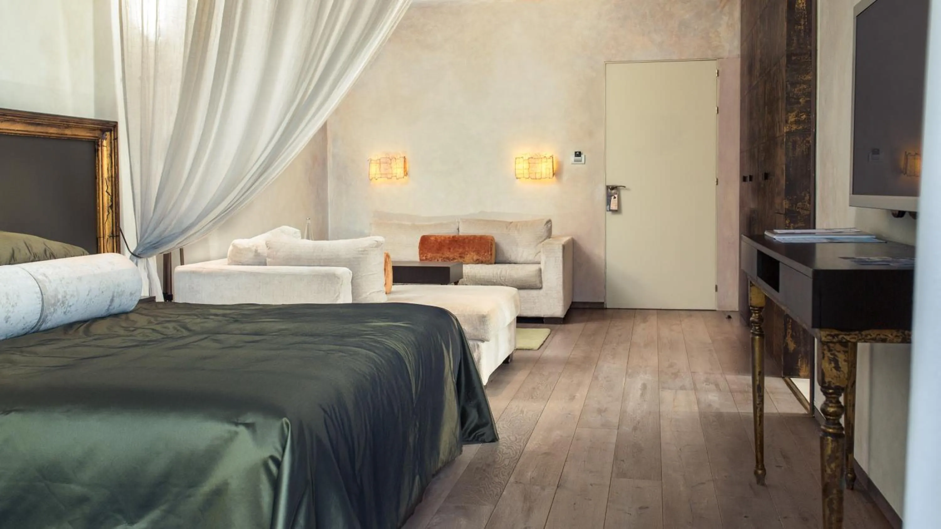 Bed in Hotel Castell d'Emporda