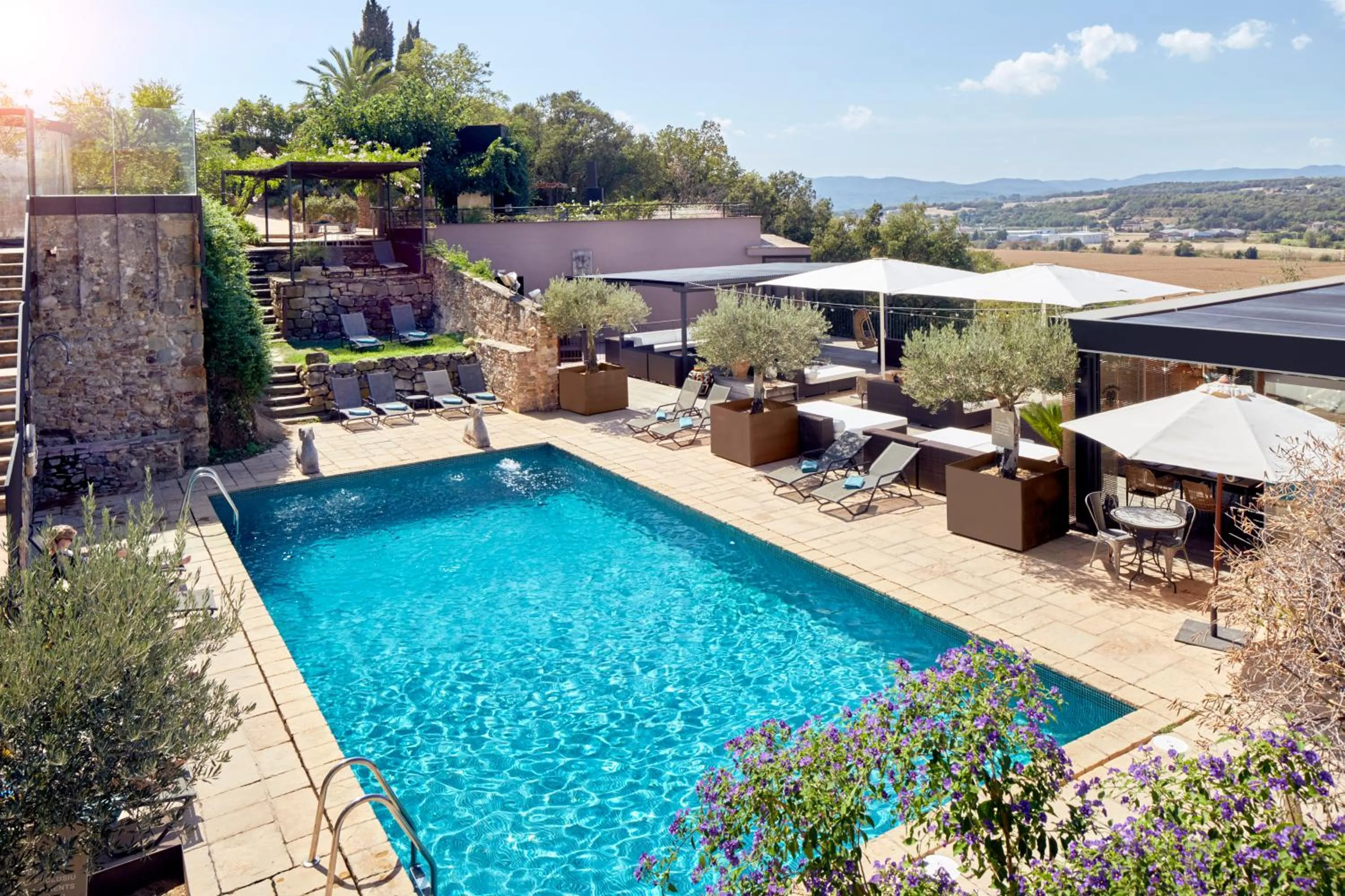 Swimming pool in Hotel Castell d'Emporda