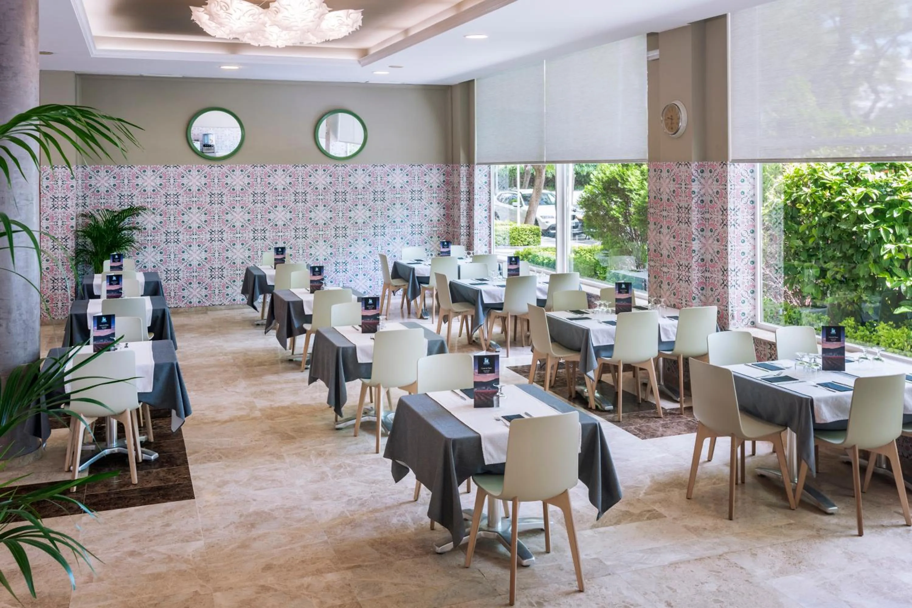 Restaurant/places to eat in Aparthotel Cye Holiday Centre