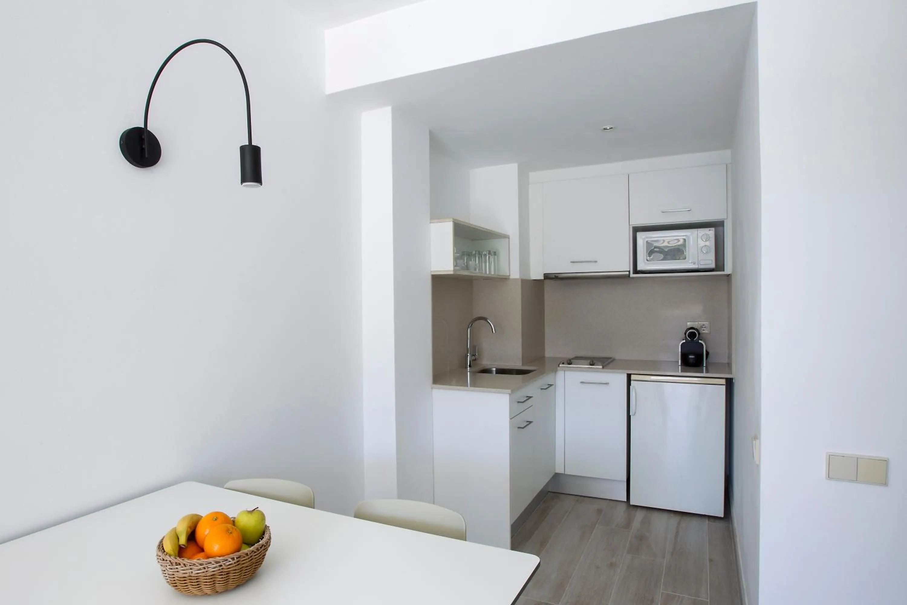 Kitchen or kitchenette in Aparthotel Cye Holiday Centre