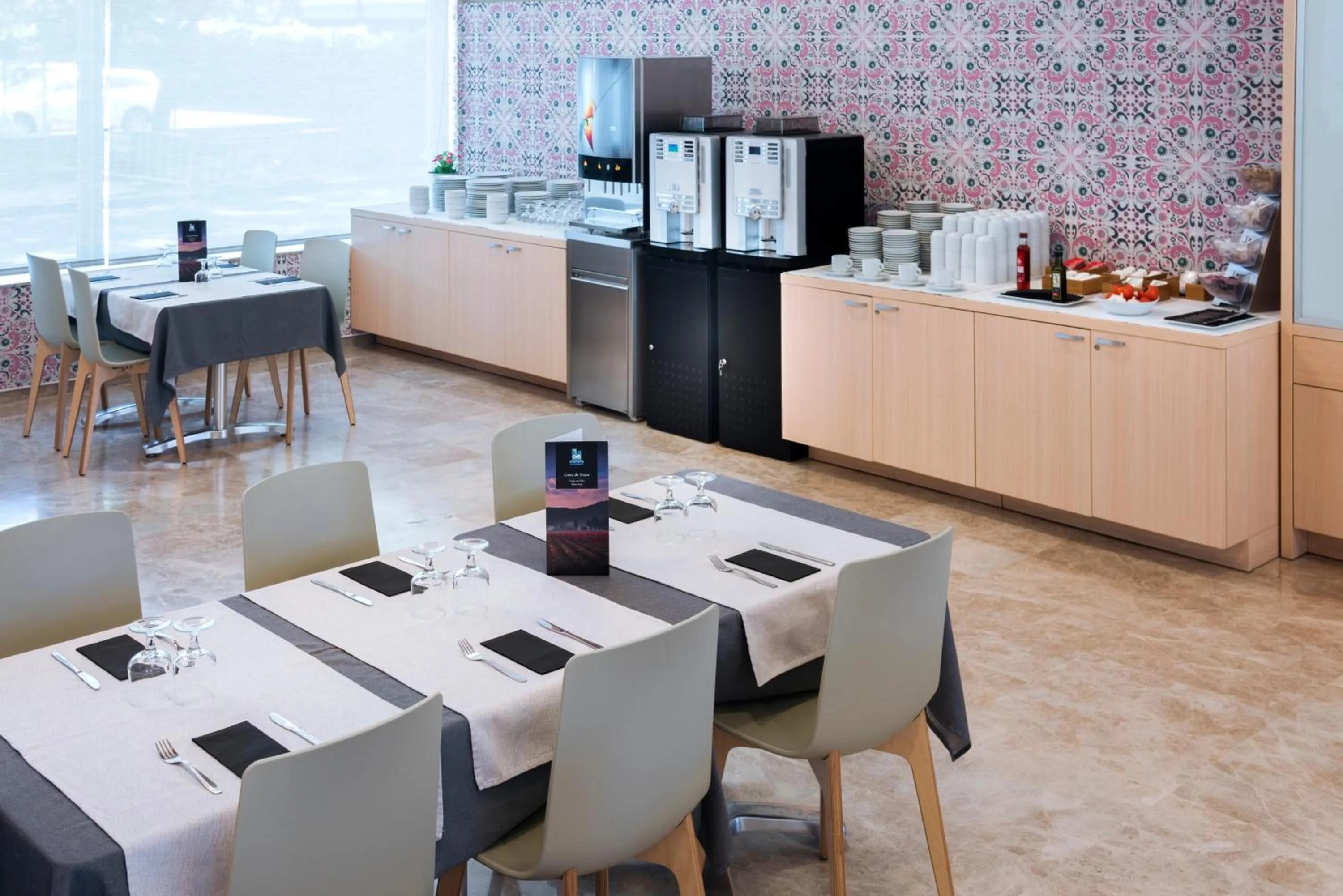 Restaurant/places to eat in Aparthotel Cye Holiday Centre