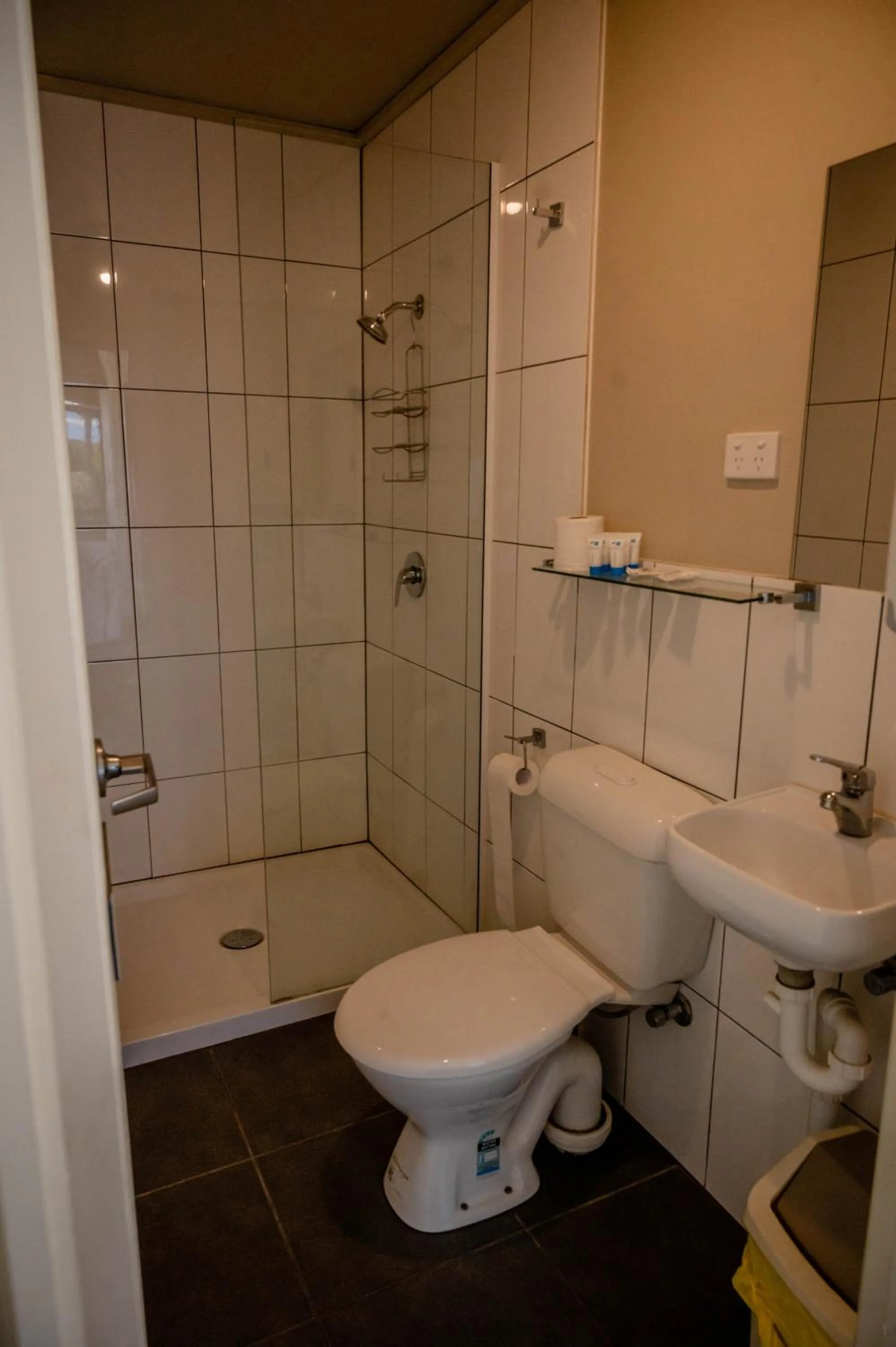 Bathroom in Grand Hotel Mount Morgan