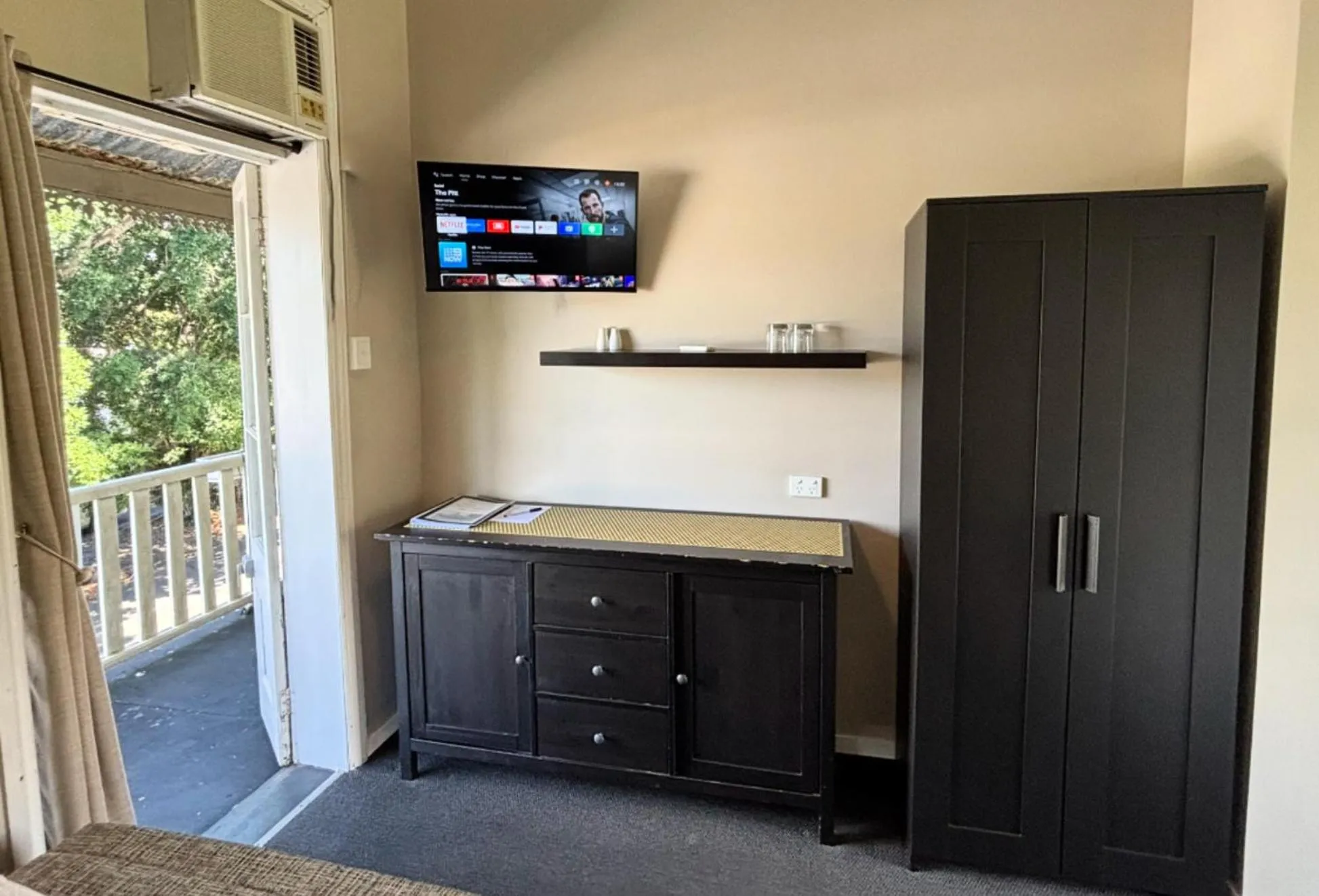 TV and multimedia in Grand Hotel Mount Morgan