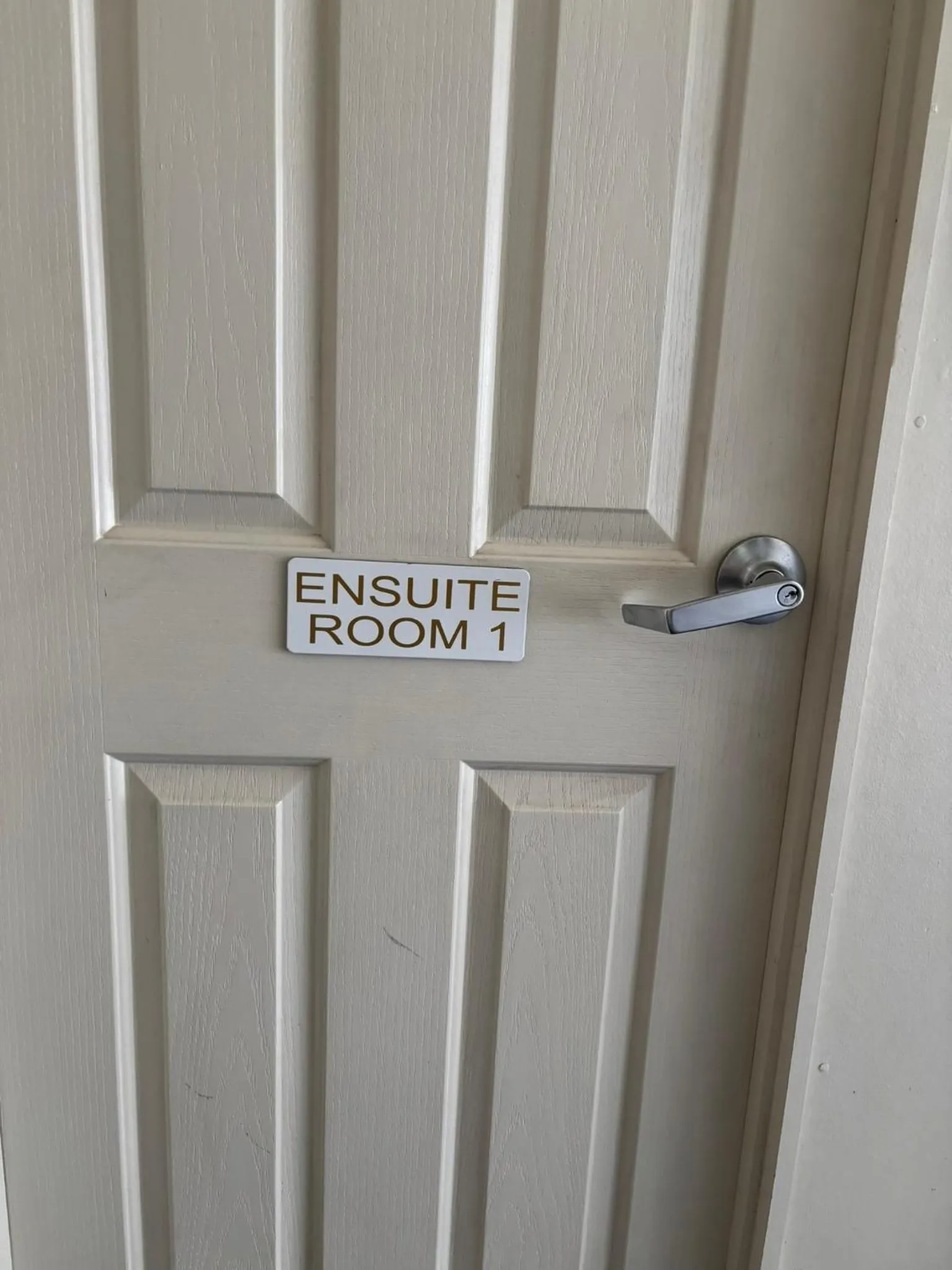 Bathroom in Grand Hotel Mount Morgan