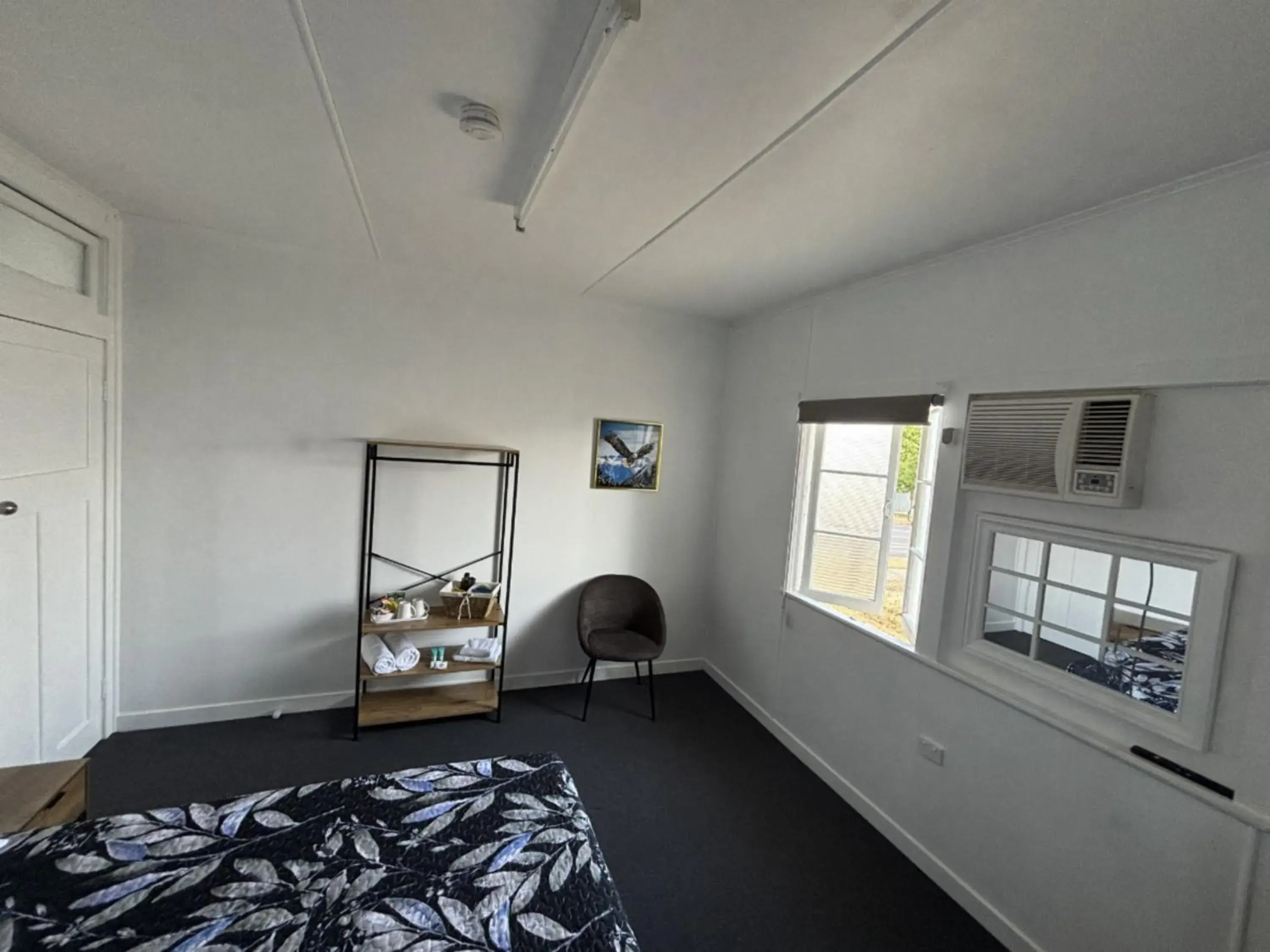 Standard Double Room with Shared Bathroom in Grand Hotel Mount Morgan Standard Double Room with Shared Bathroom in Grand Hotel Mount Morgan