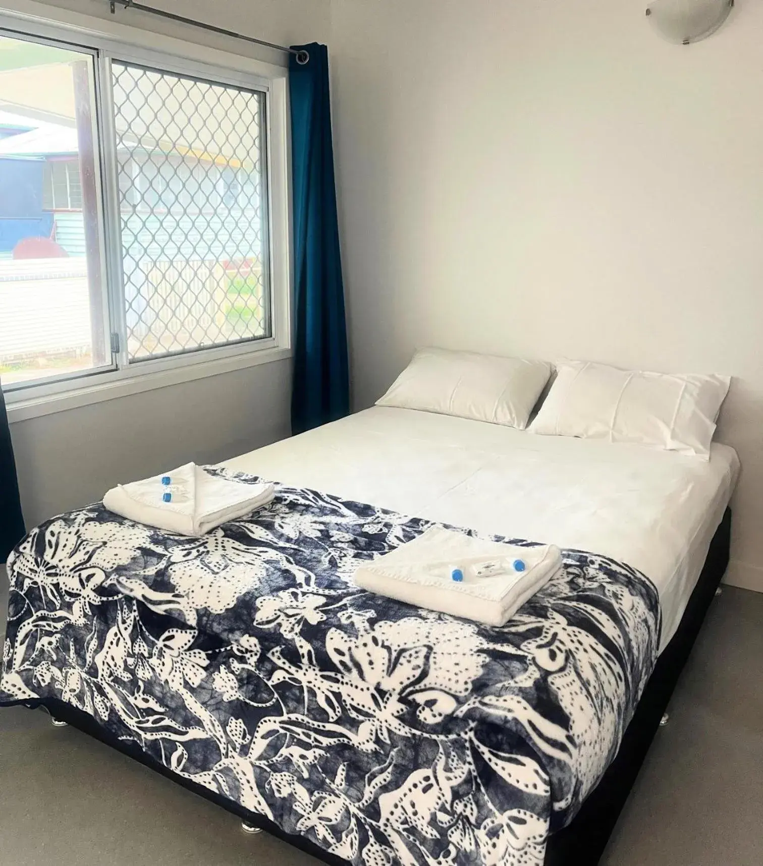 Twin Room with Private Bathroom in Grand Hotel Mount Morgan Twin Room with Private Bathroom in Grand Hotel Mount Morgan