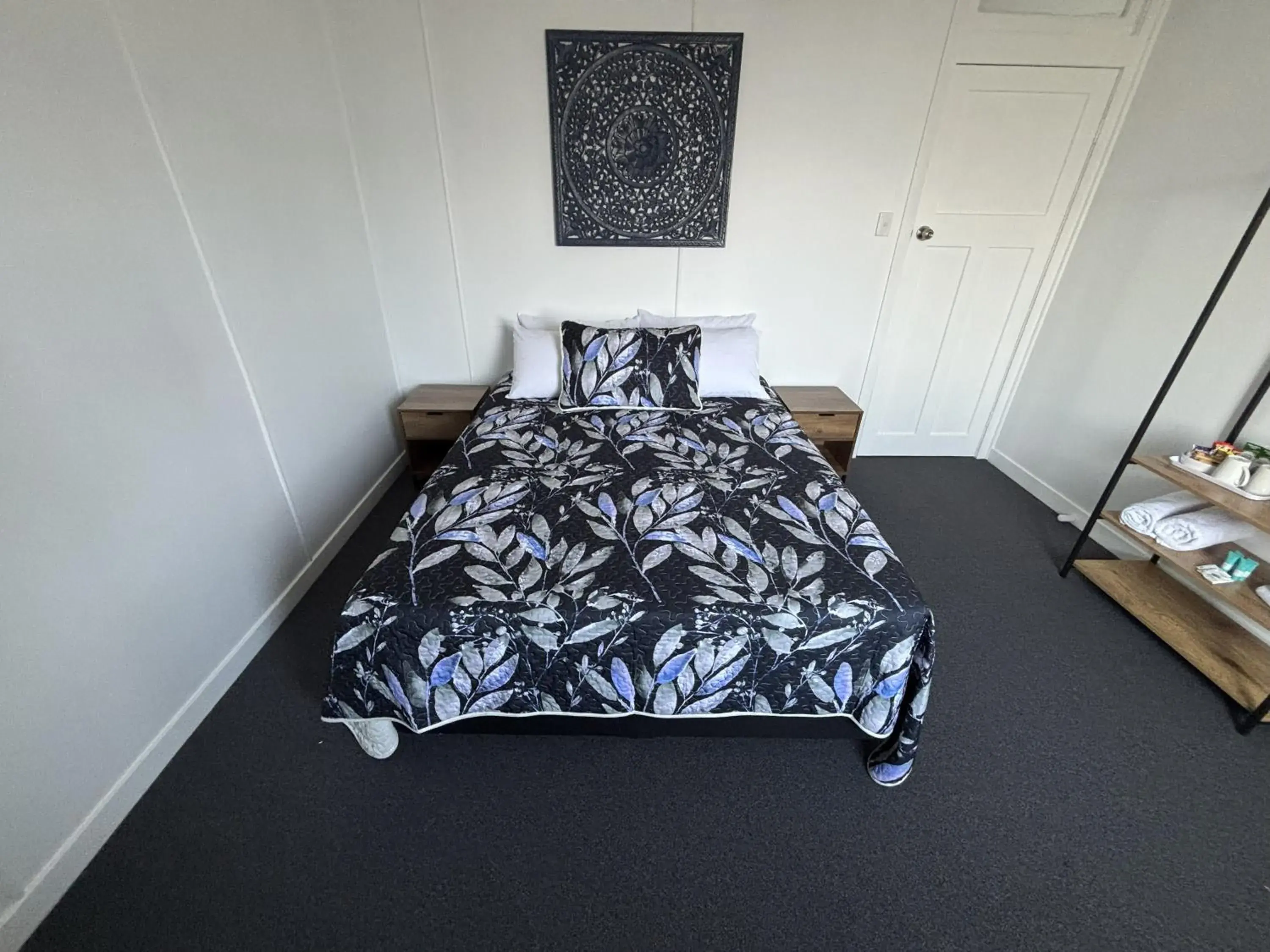 Standard Double Room with Shared Bathroom in Grand Hotel Mount Morgan Standard Double Room with Shared Bathroom in Grand Hotel Mount Morgan