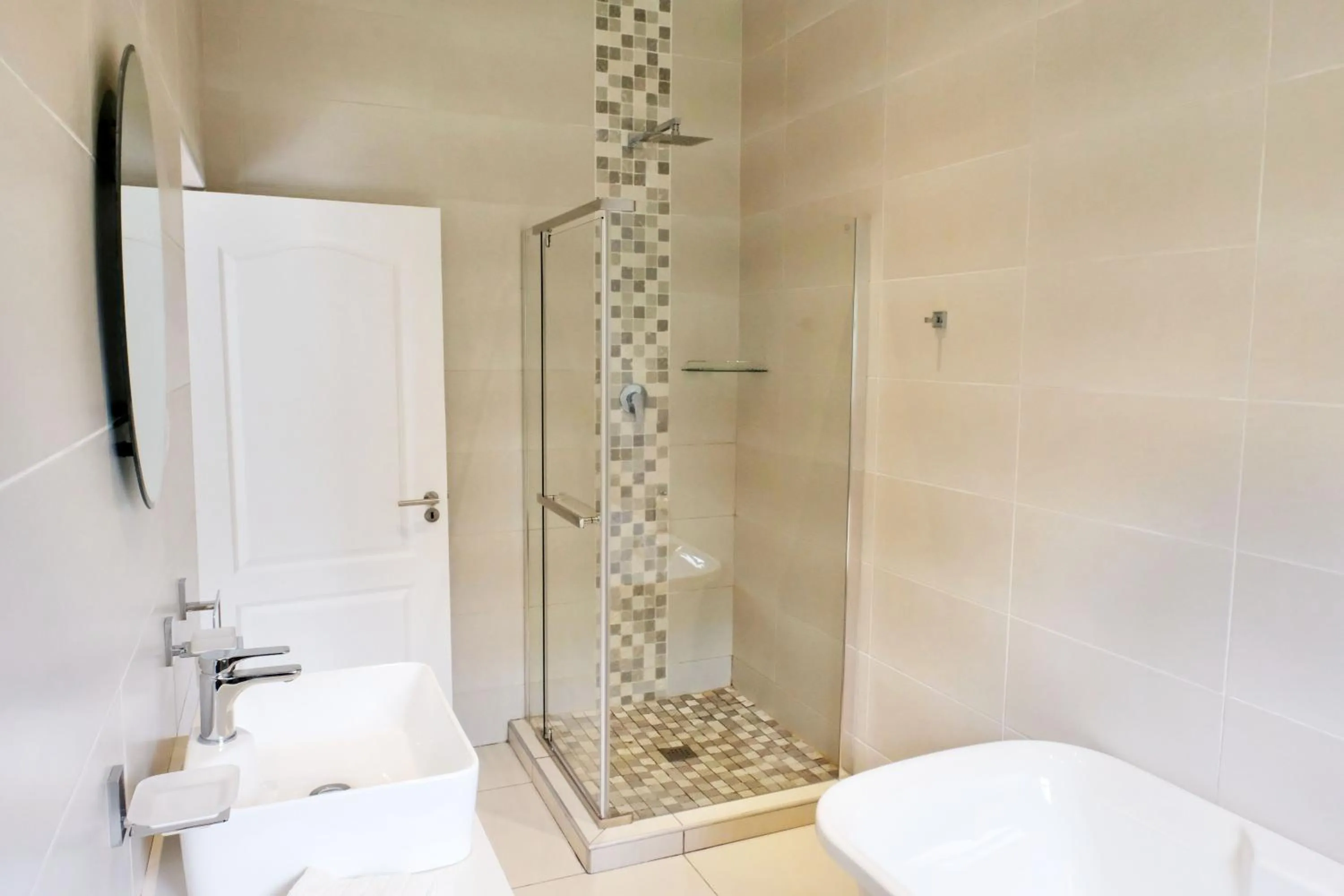 Shower in Vine Guesthouse